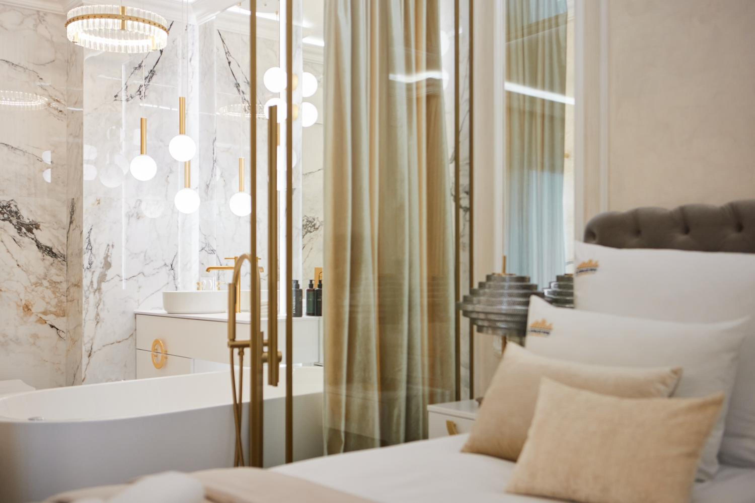 Nadmotławie Jacuzzi Mirror Suite by Downtown Apartments