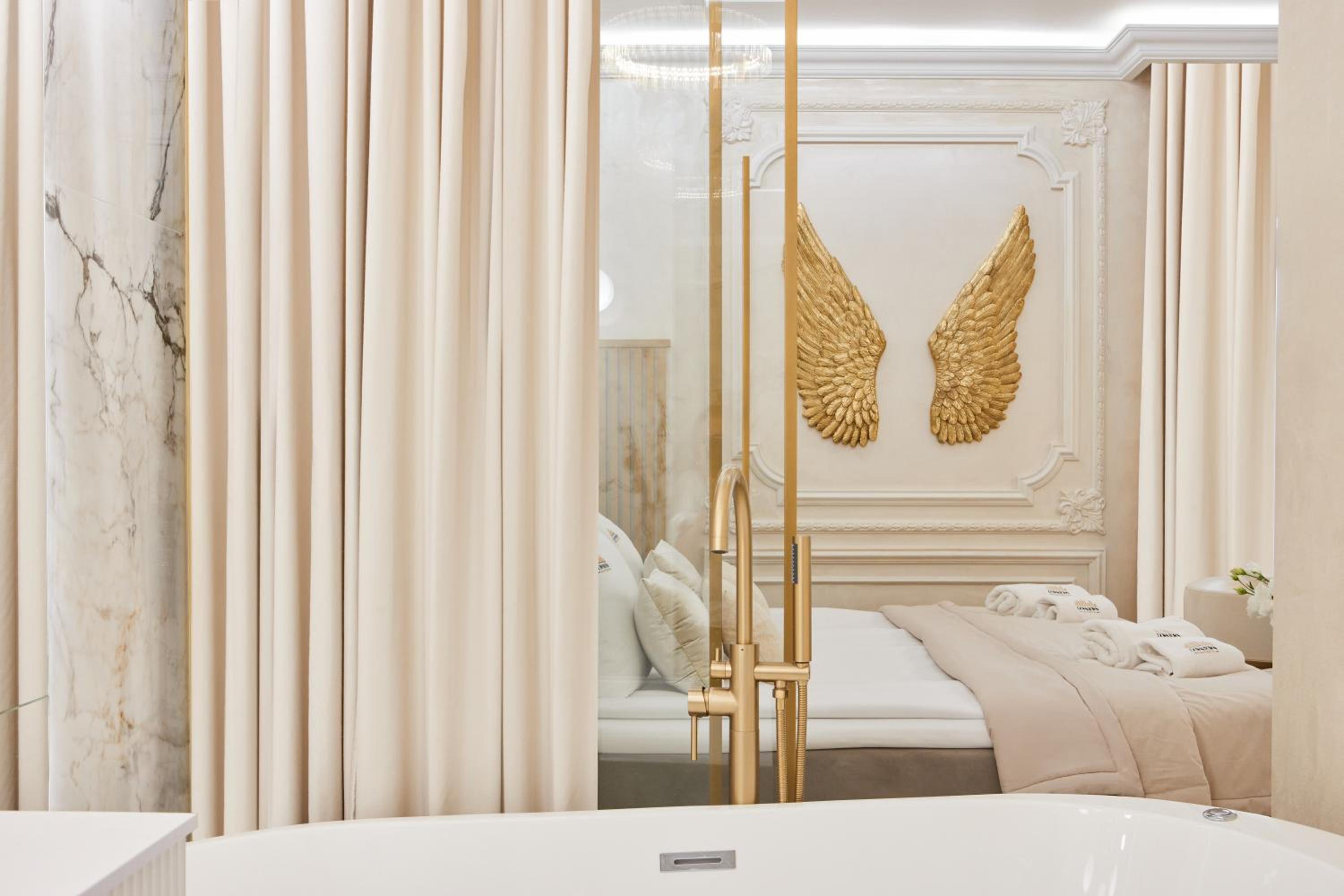 Nadmotławie Jacuzzi Mirror Suite by Downtown Apartments