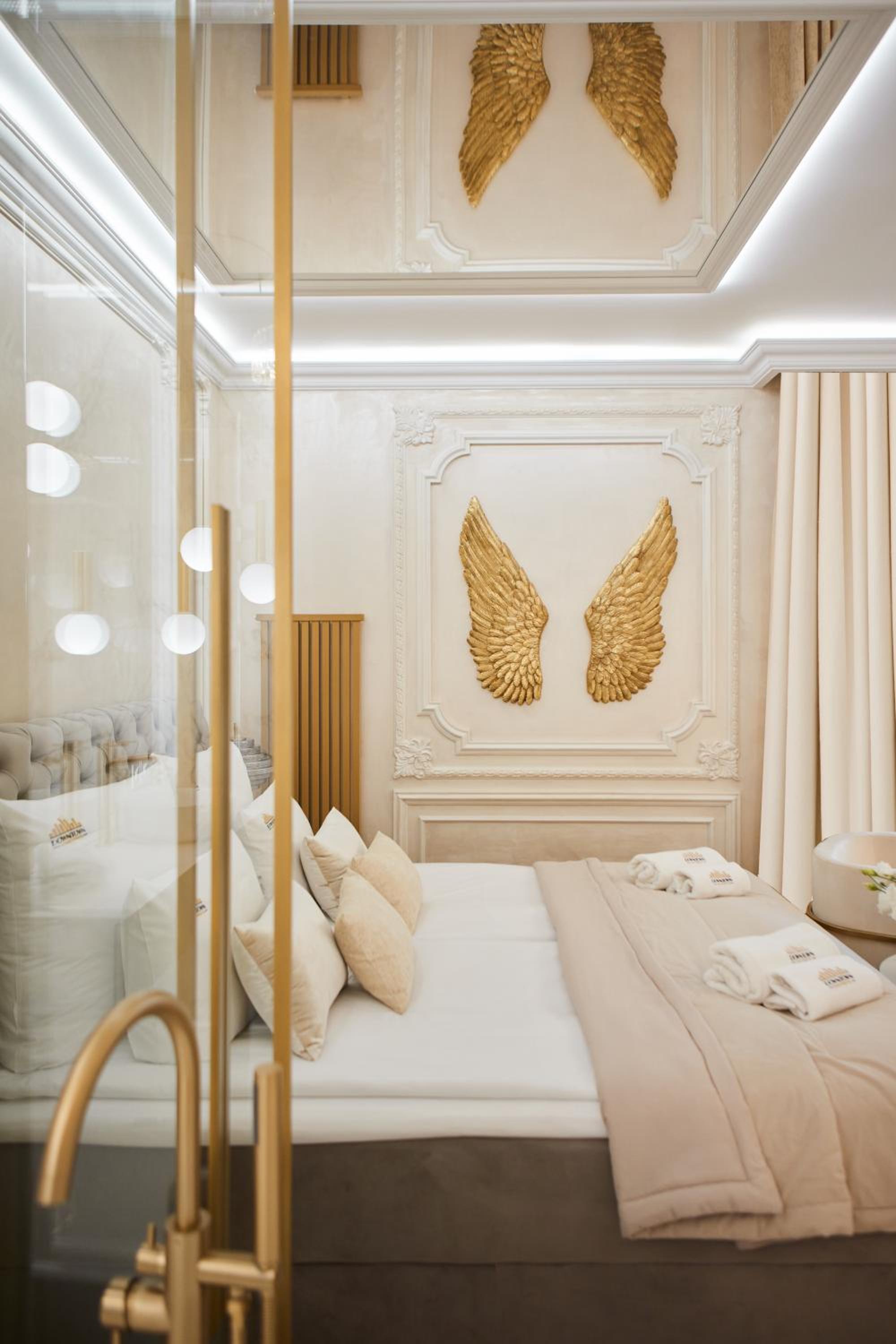 Nadmotławie Jacuzzi Mirror Suite by Downtown Apartments