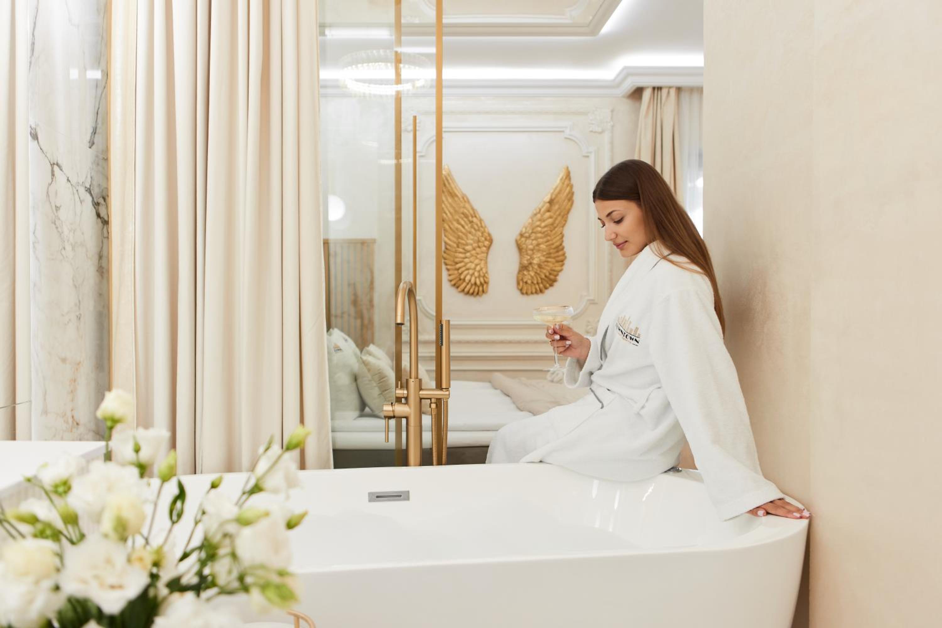 Nadmotławie Jacuzzi Mirror Suite by Downtown Apartments