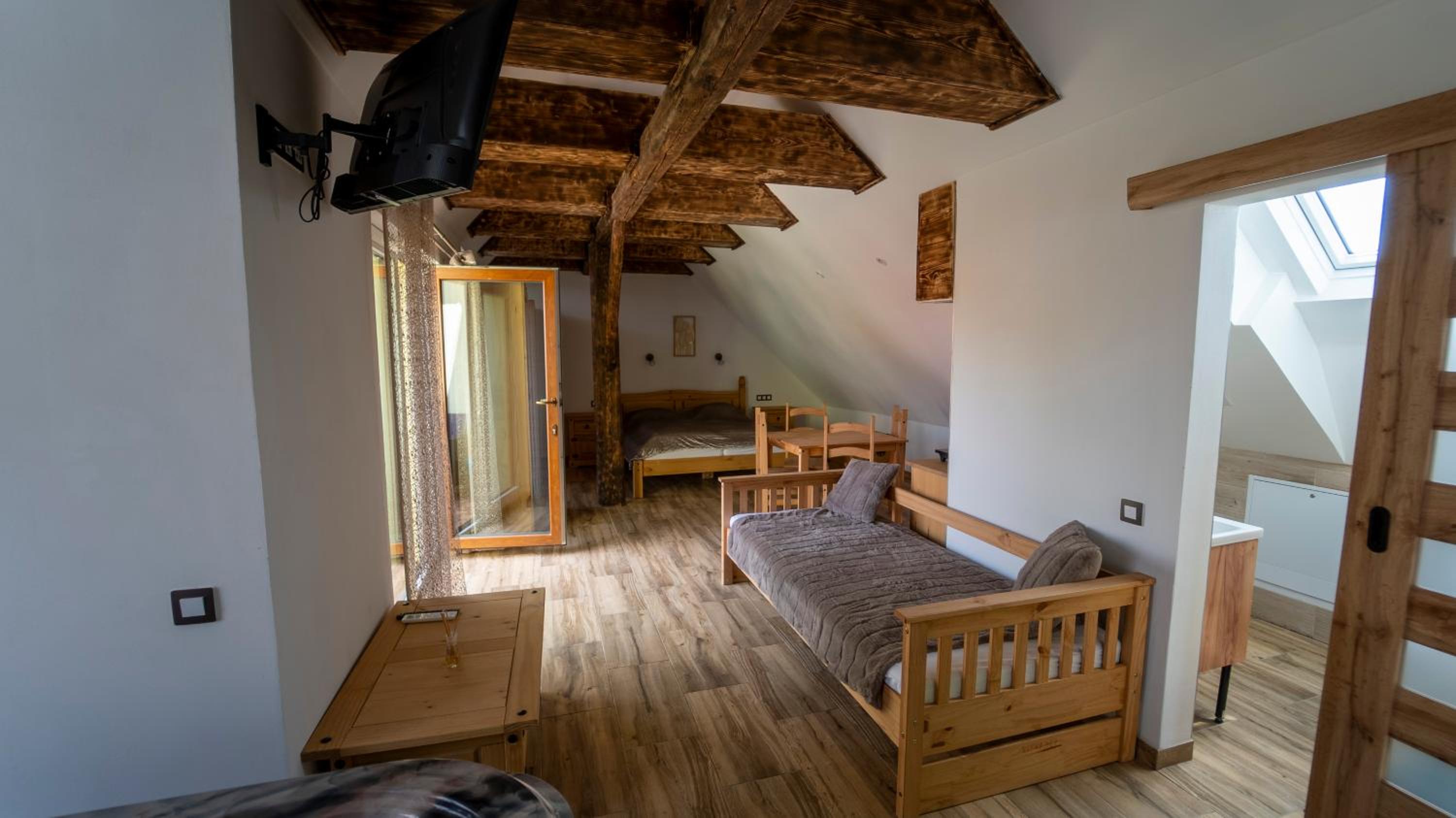 Vířivka a sauna na pokoji,nebo na vlastní terase - Farma u Příbrami