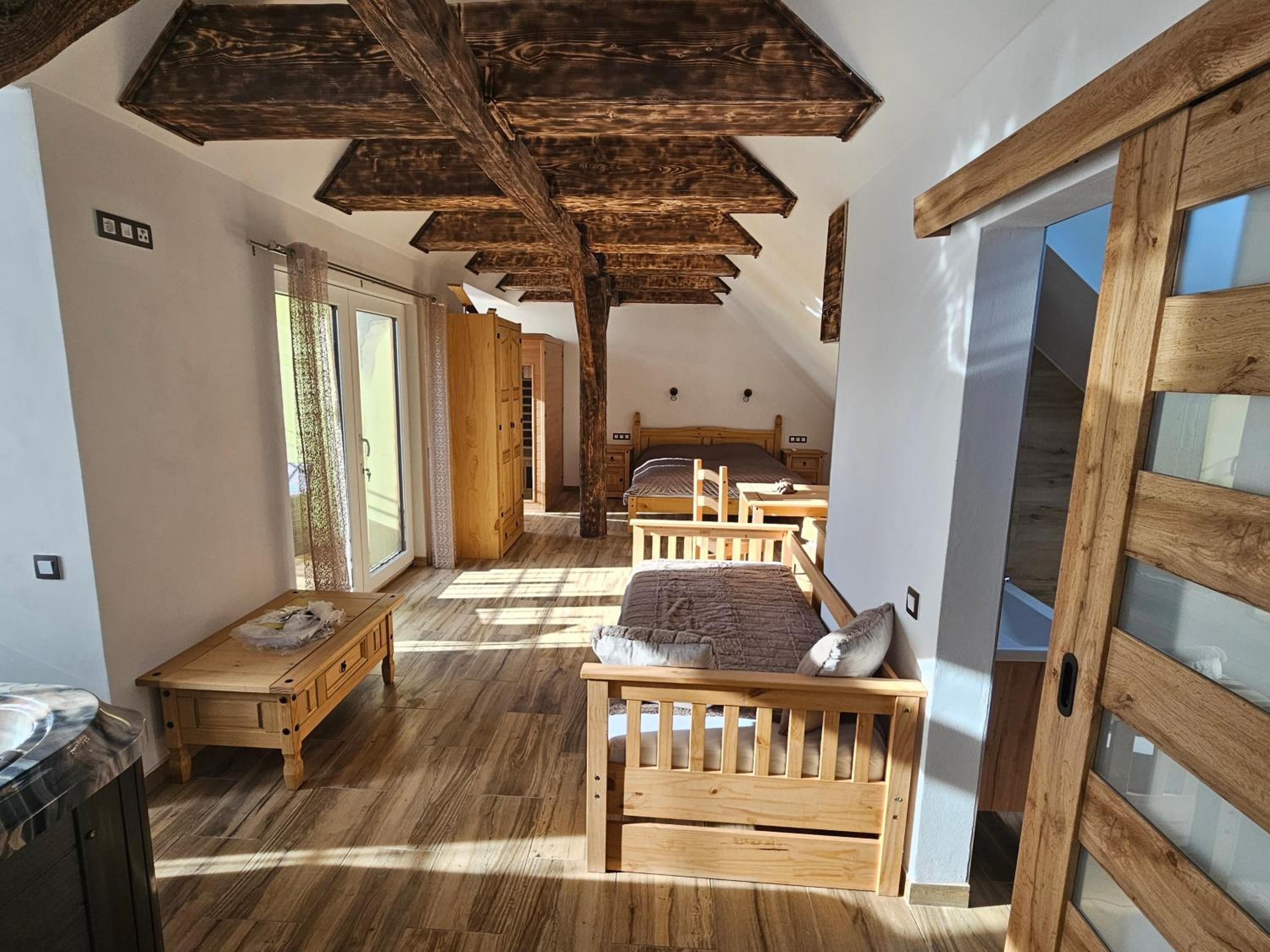 Vířivka a sauna na pokoji,nebo na vlastní terase - Farma u Příbrami