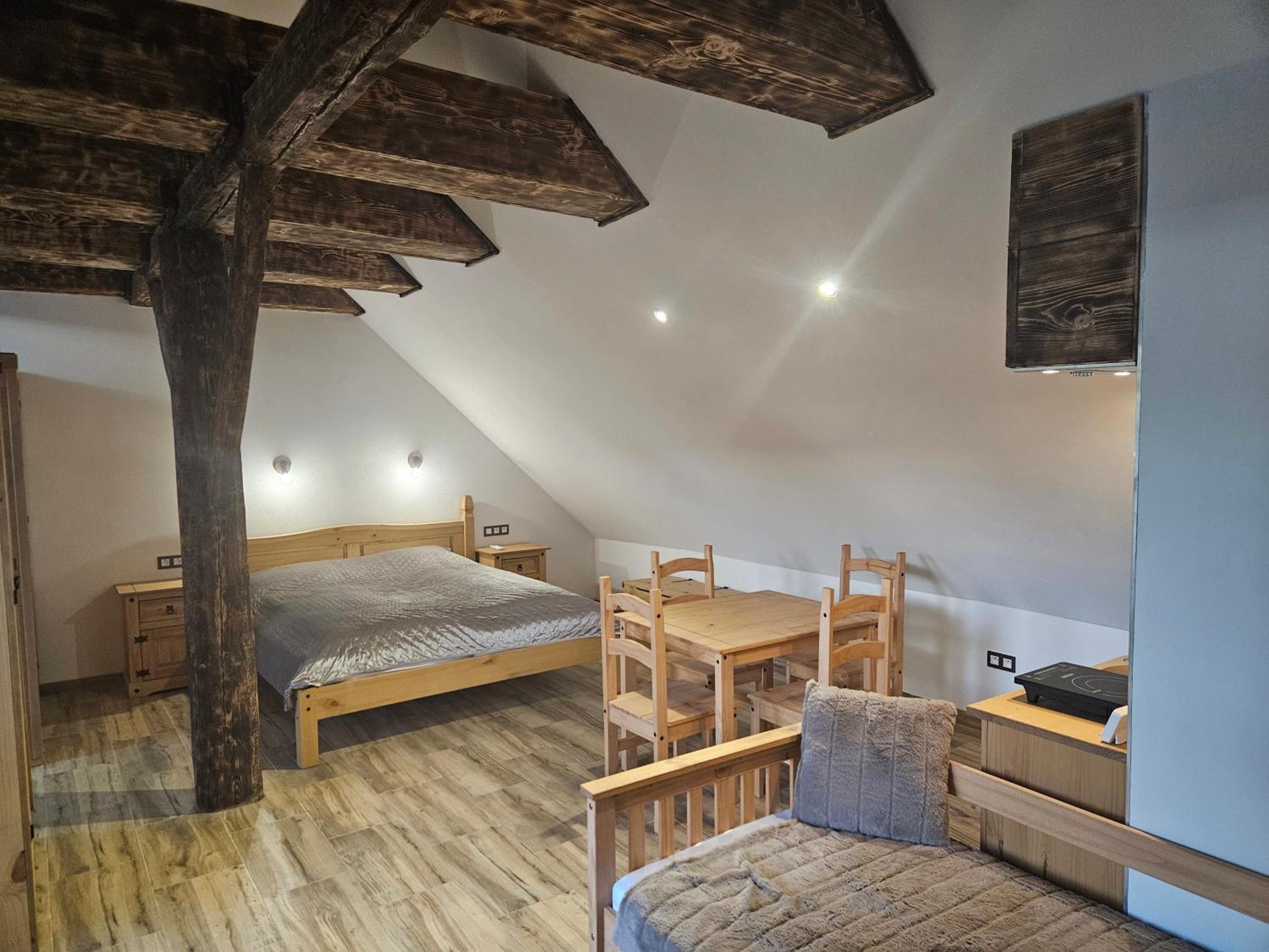 Vířivka a sauna na pokoji,nebo na vlastní terase - Farma u Příbrami