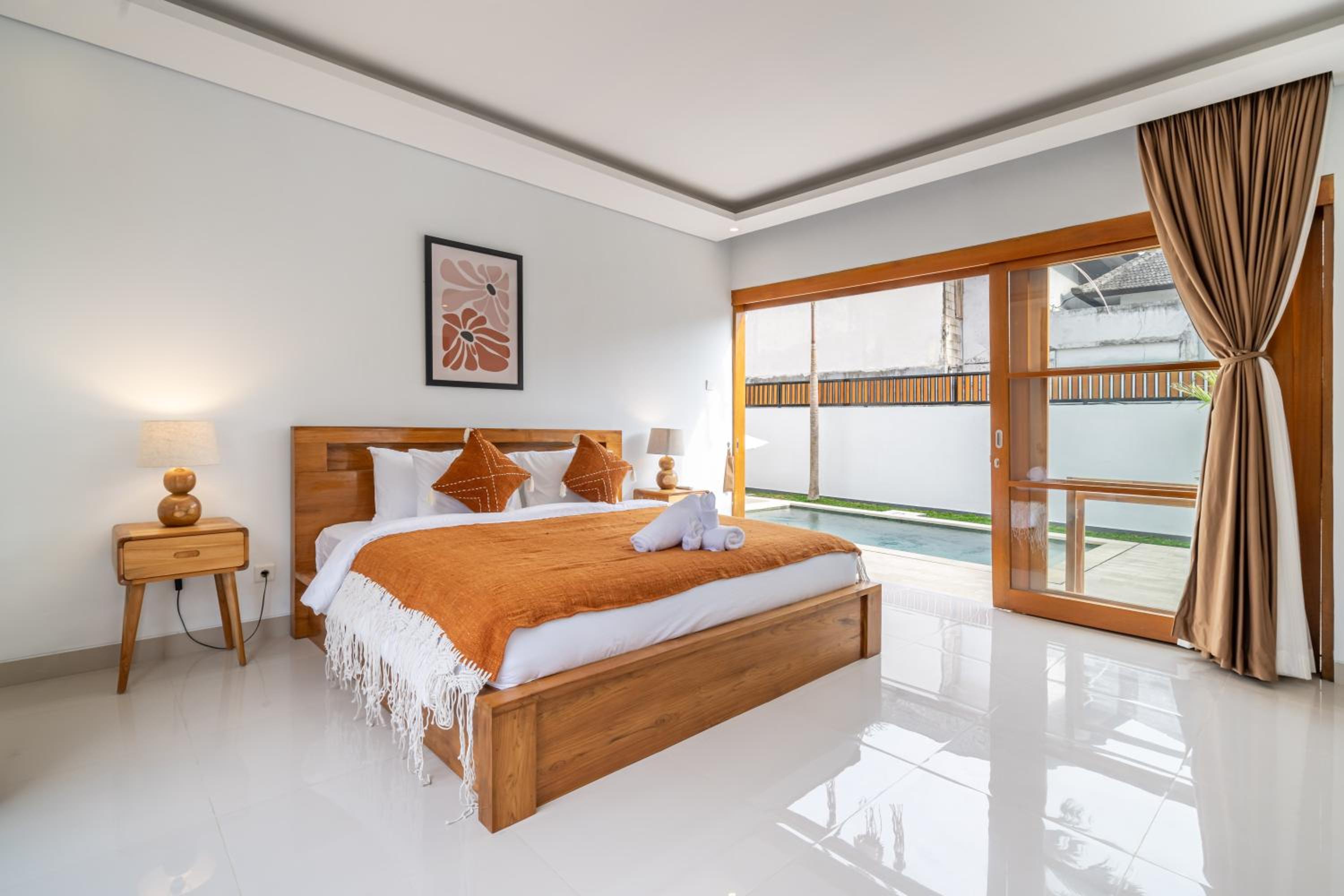 Special Offer! Elegant 2-Bedroom Villa with Large Pool in Canggu! view 4