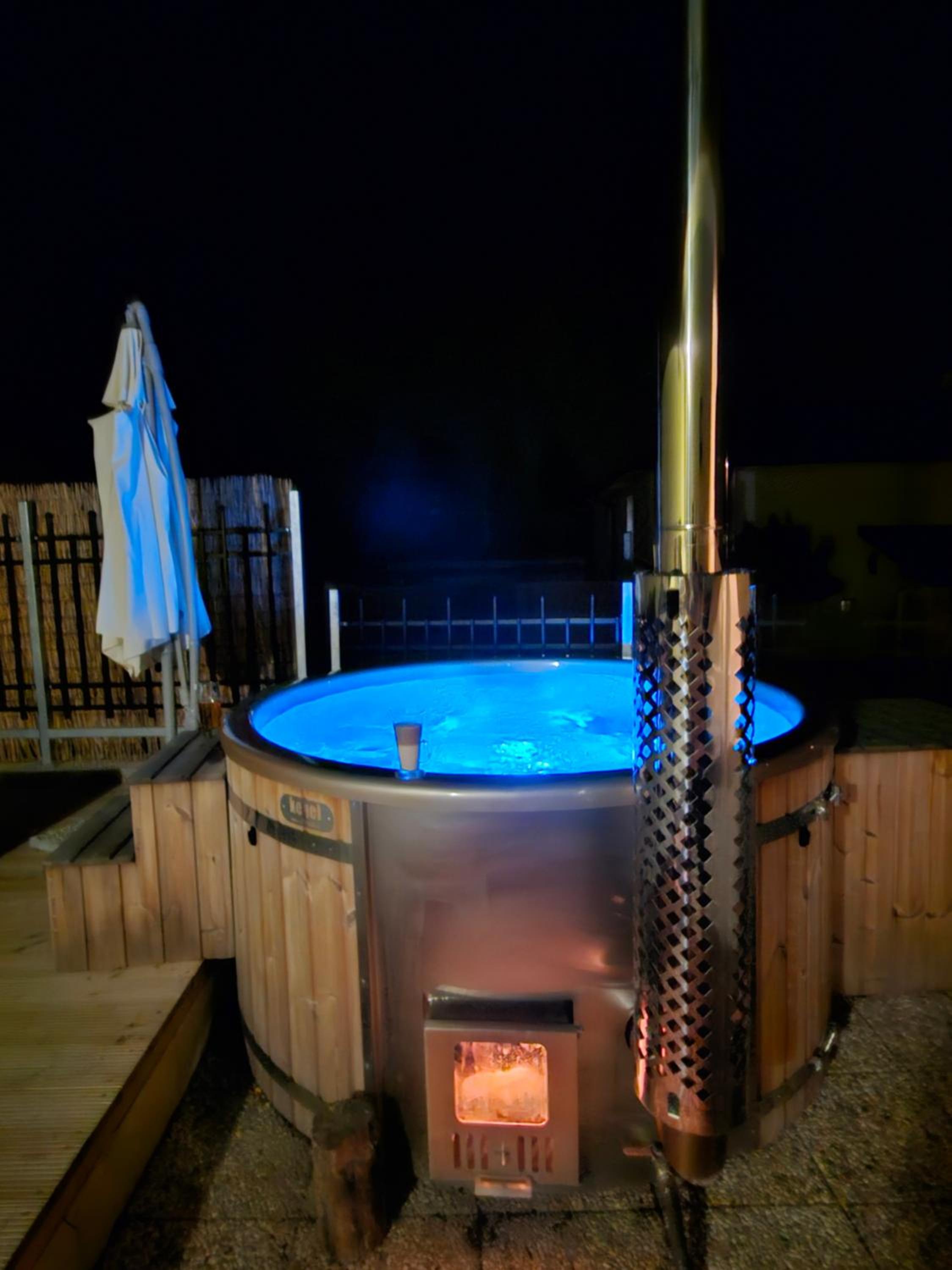 Vířivka a sauna na pokoji,nebo na vlastní terase - Farma u Příbrami