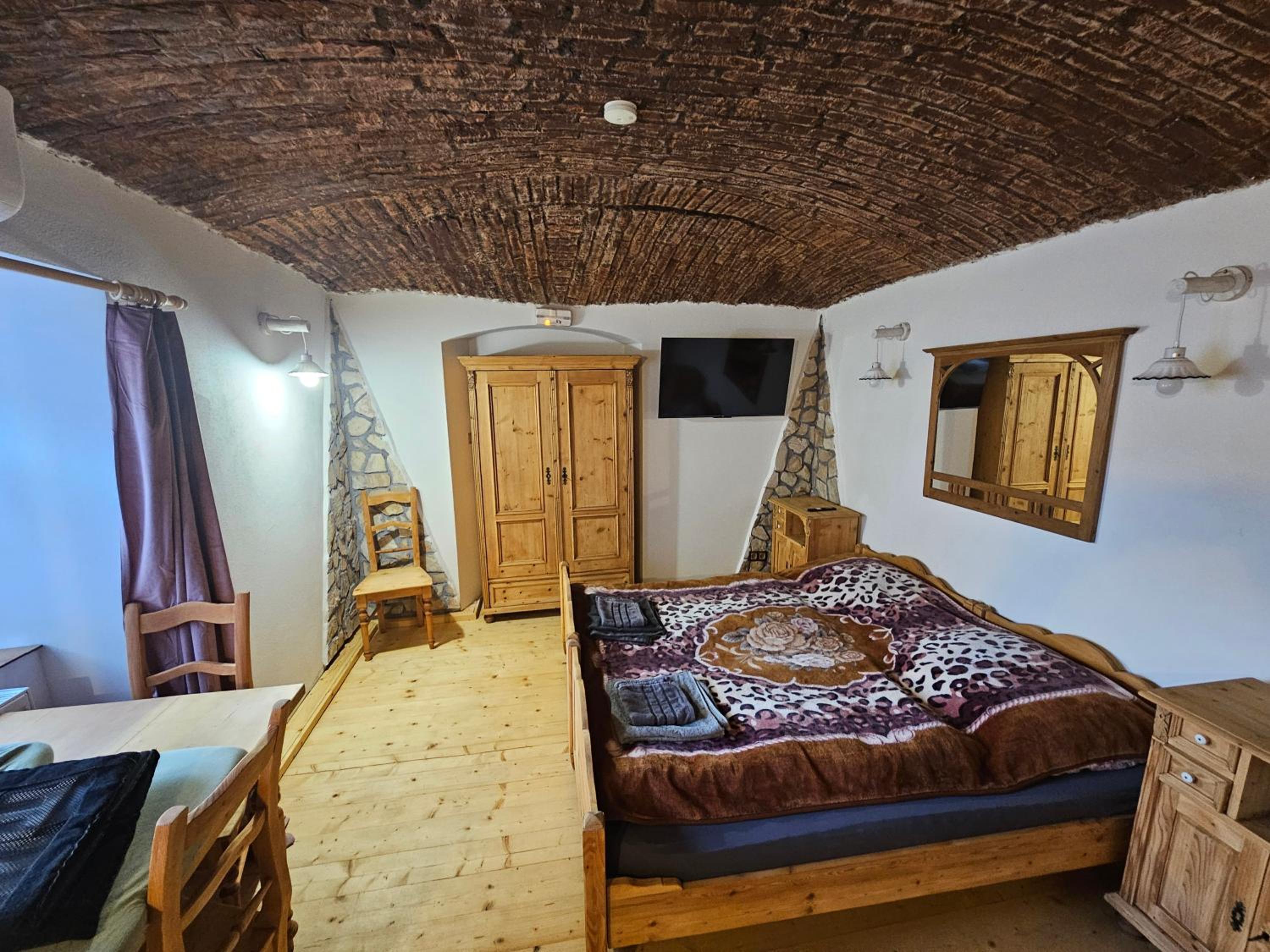 Vířivka a sauna na pokoji,nebo na vlastní terase - Farma u Příbrami