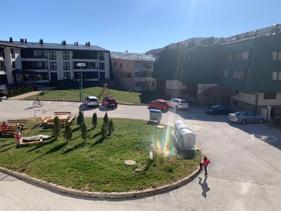 Lovely 1bedroom condo with free parking-Bjelasnica