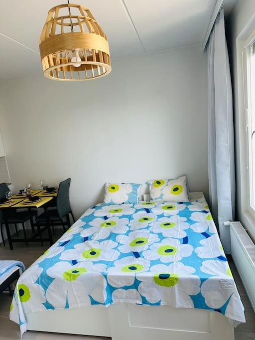 Aurora Home Espoo Niittykumpu - New 1bedroom -apartment with balcony, close to metro, Aalto University, Metro Areena and Helsinki view 3