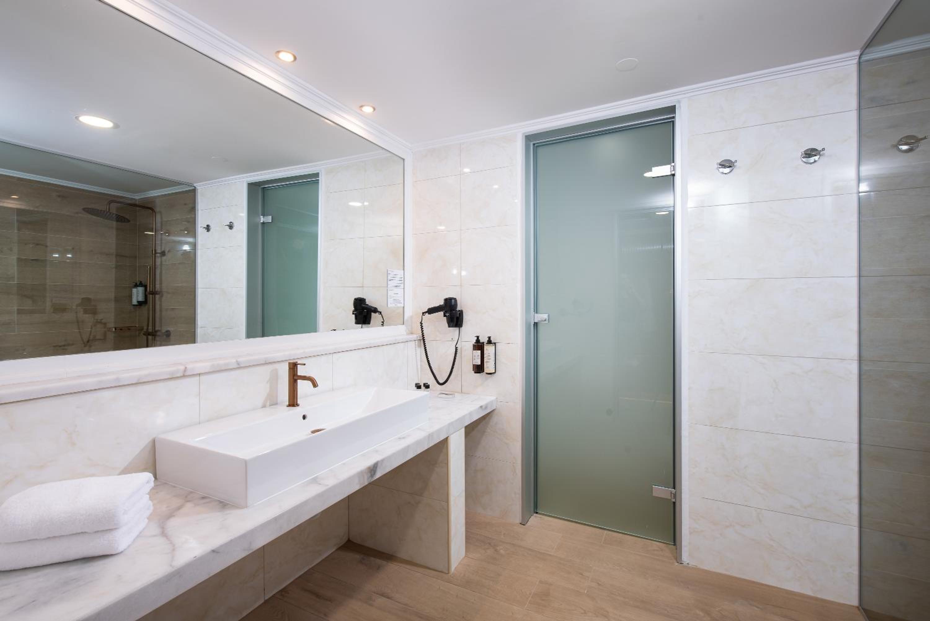 KRESTEN ROYAL Euphoria Resort