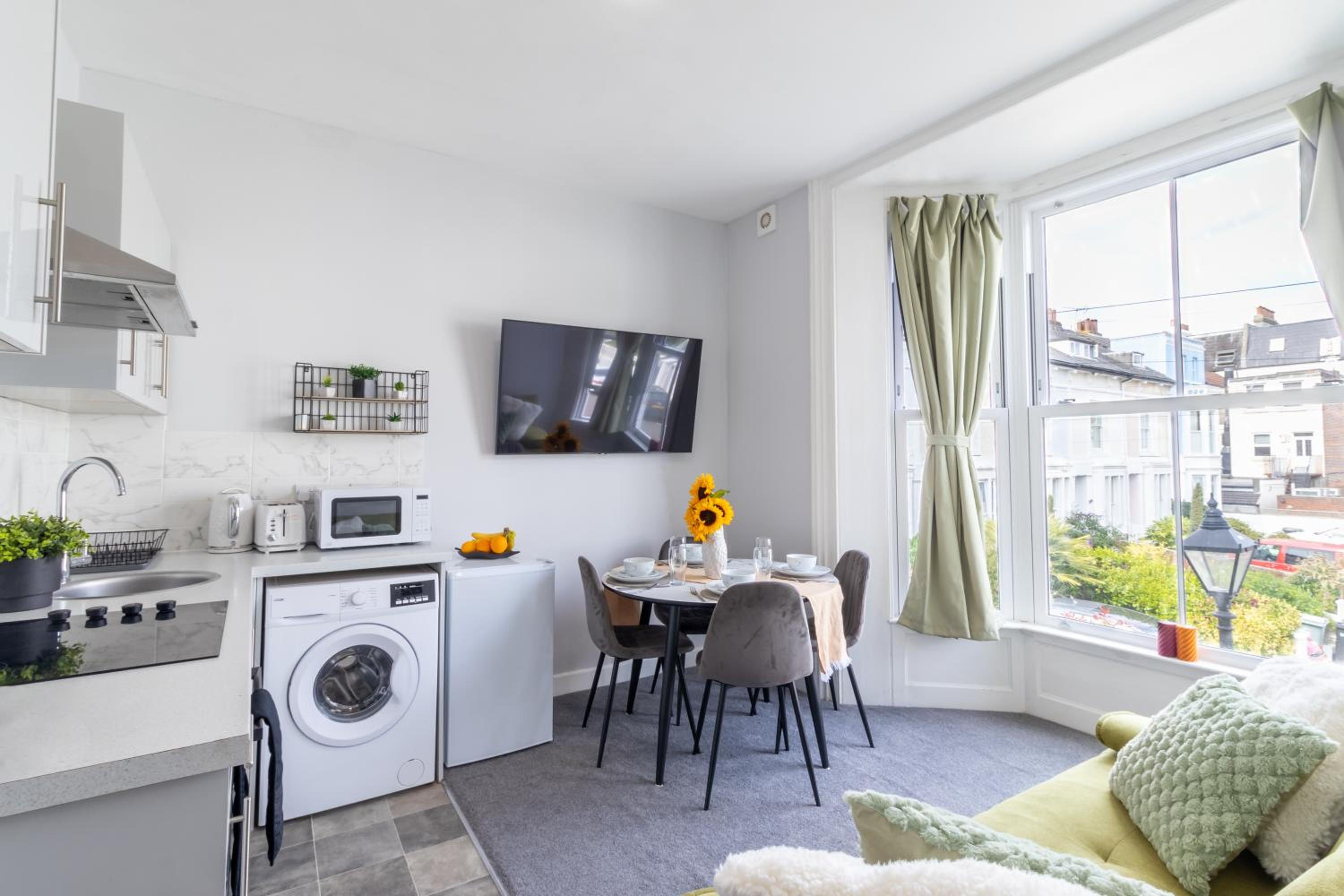 Open Mind Property - Cosy Apartment with 2 Beds view 3