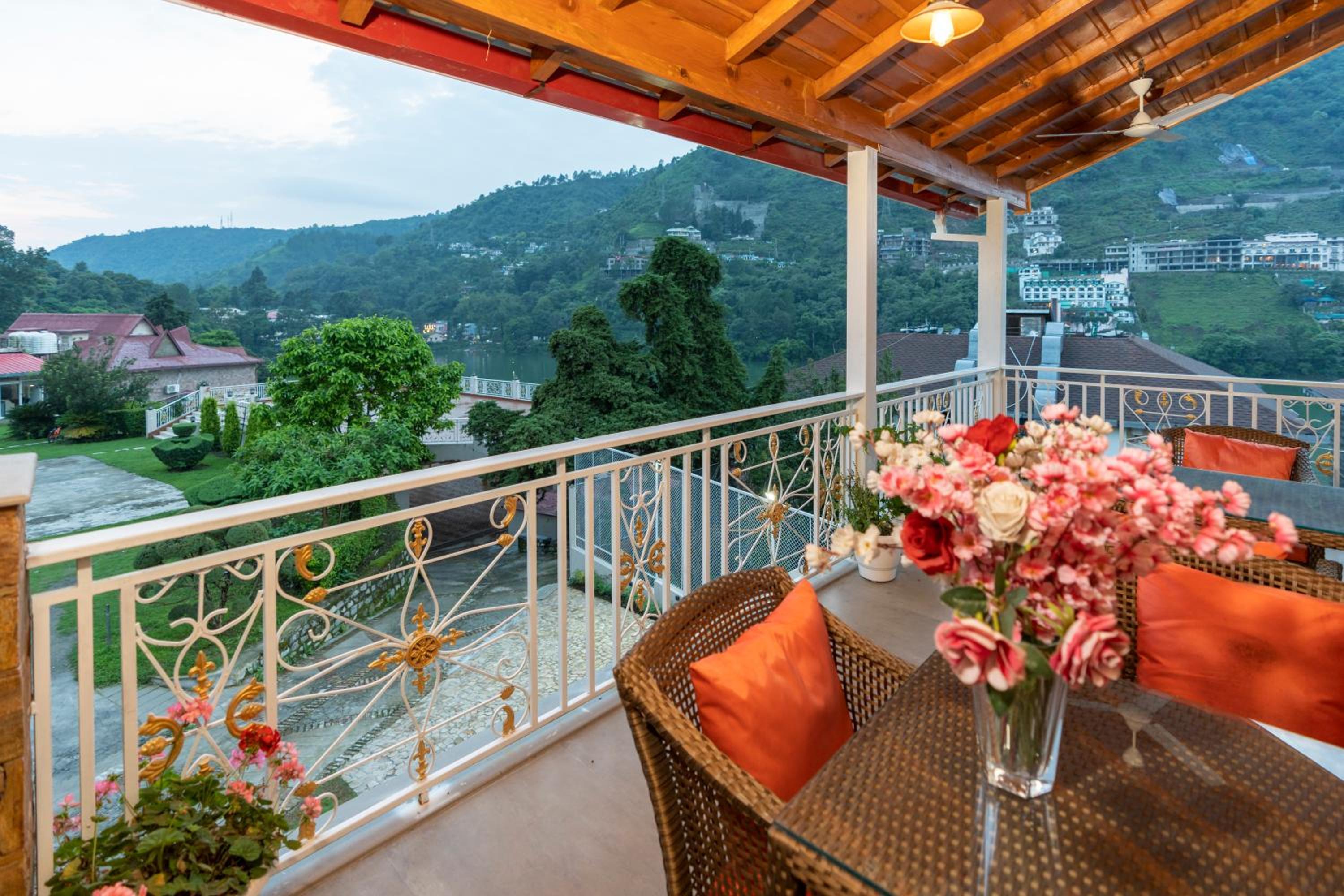Neelesh Inn - Luxury Lake View Resort with Swimming Pool on Bhimtal Lake