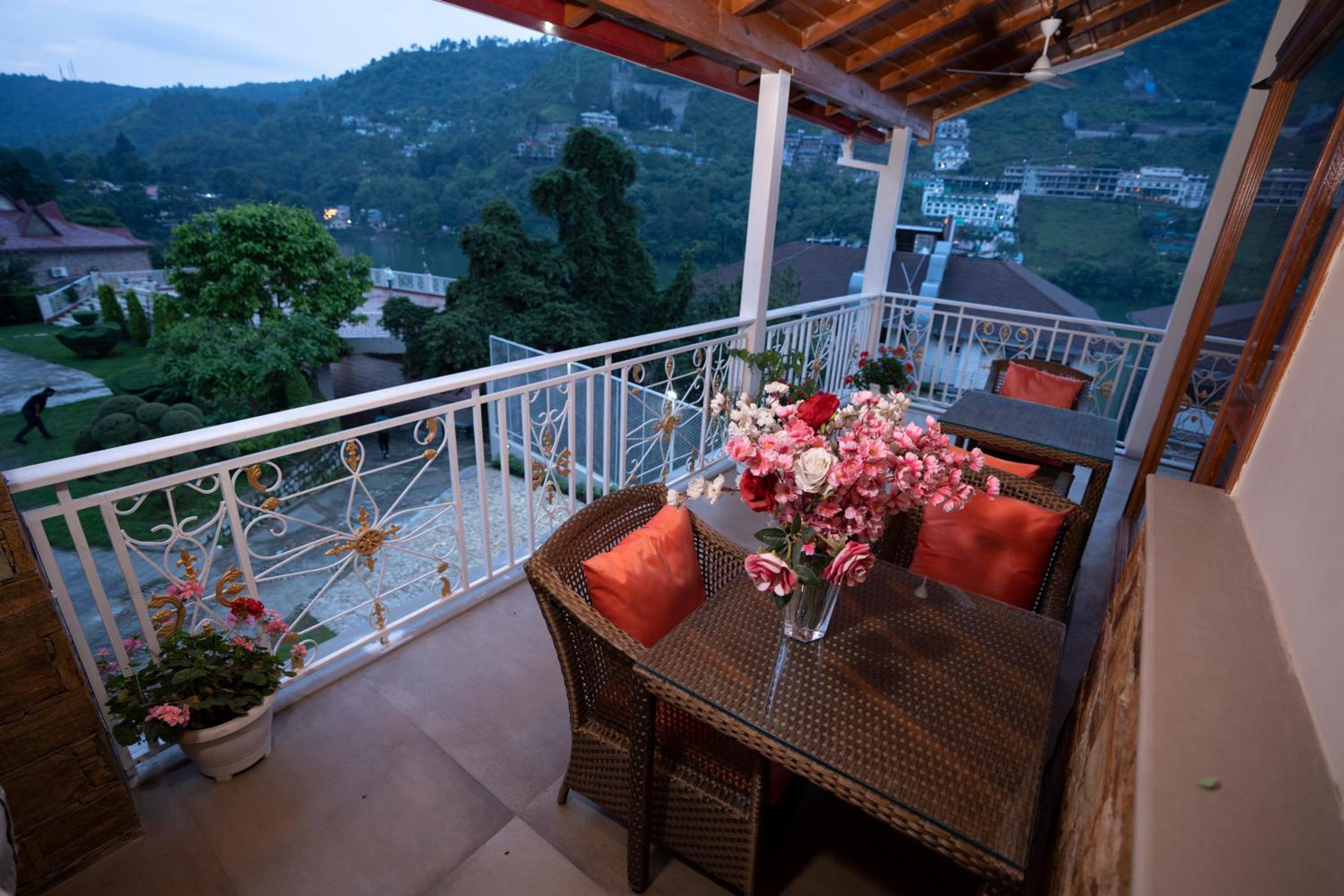 Neelesh Inn - Luxury Lake View Resort with Swimming Pool on Bhimtal Lake