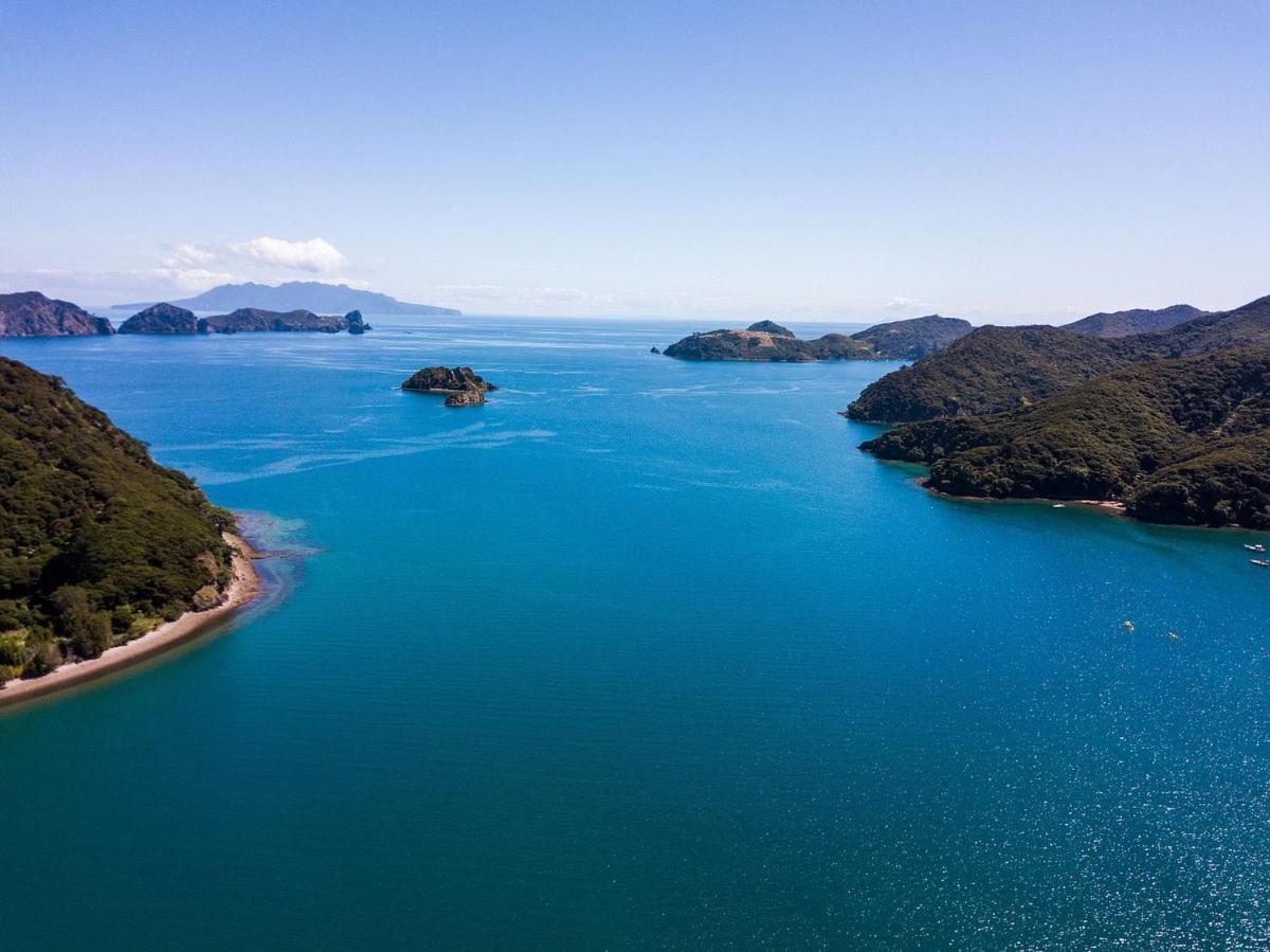 Karaka Bay Lodge