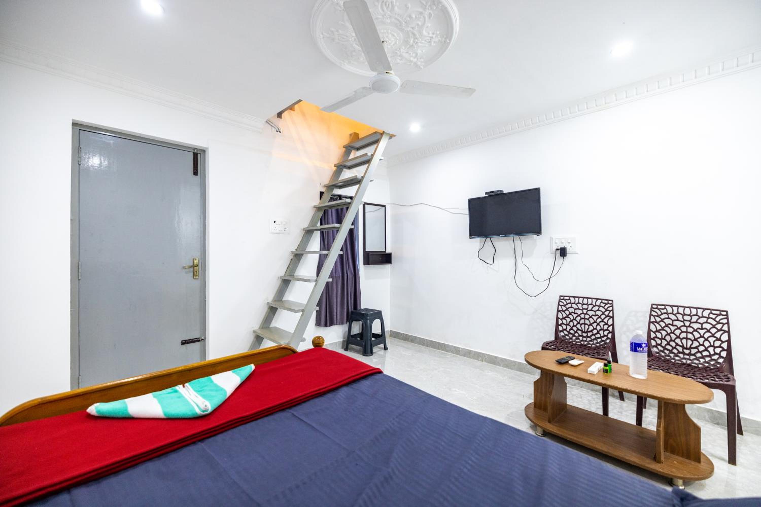 Sri Sai Holiday Inn