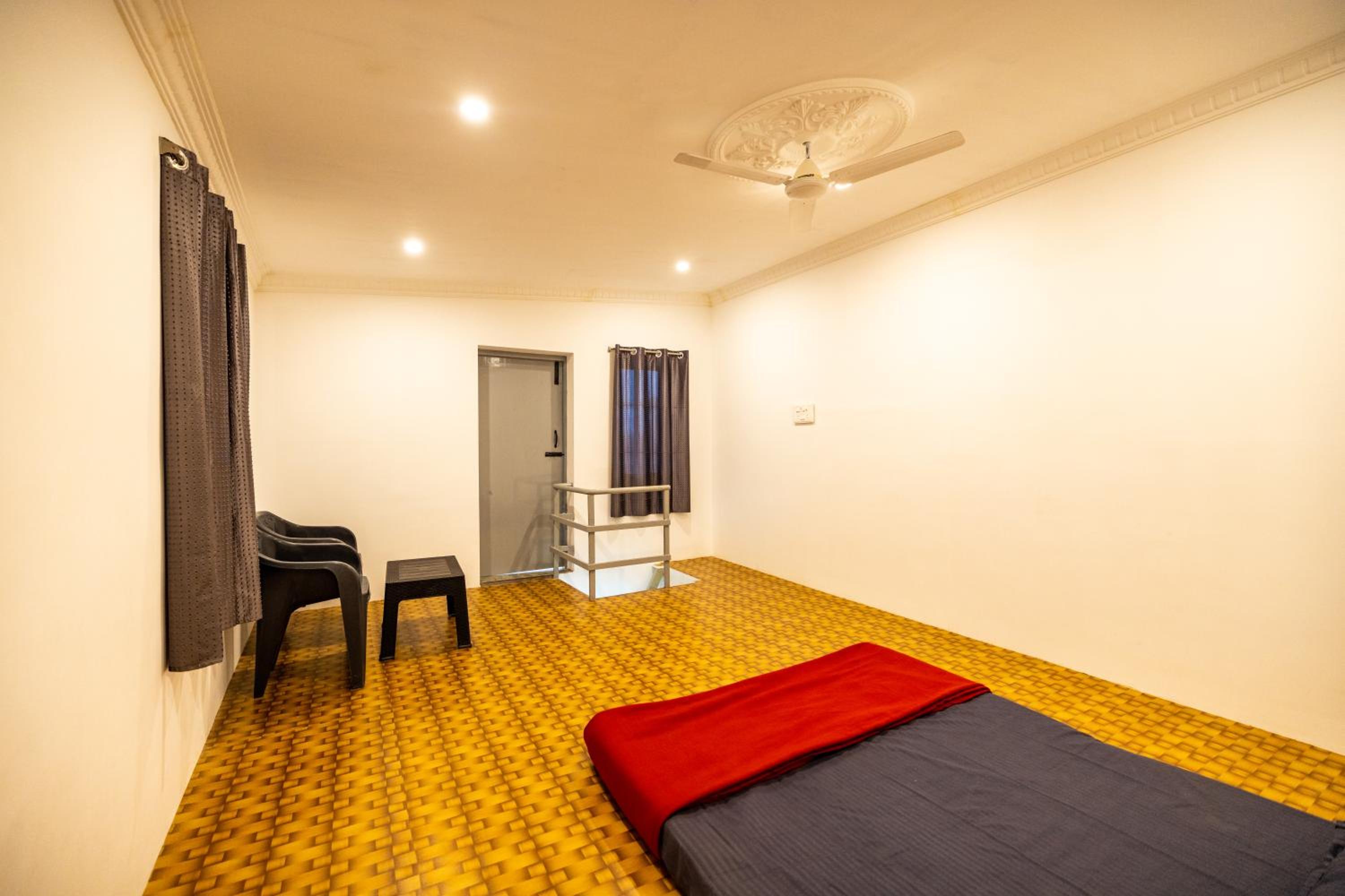 Sri Sai Holiday Inn