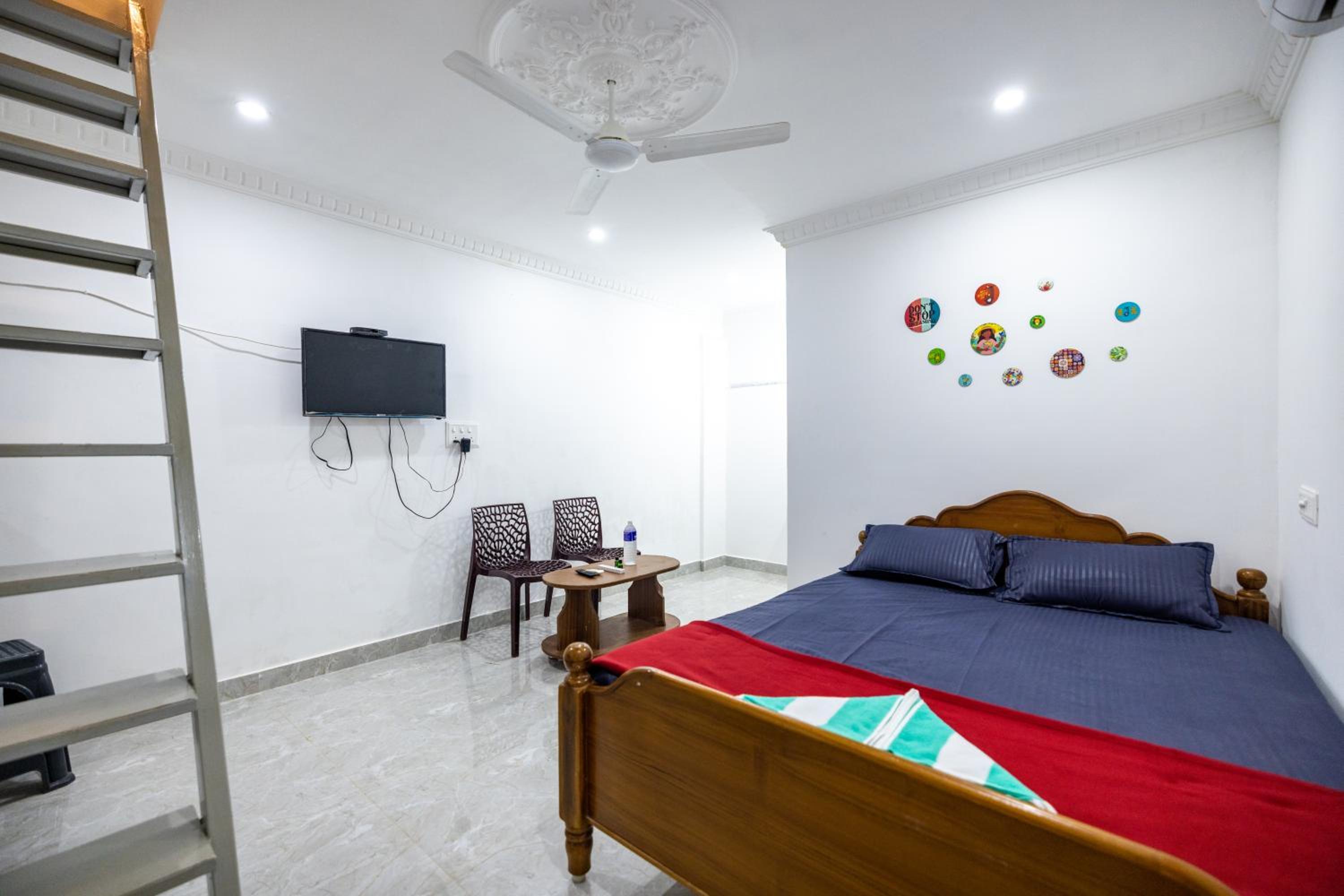 Sri Sai Holiday Inn