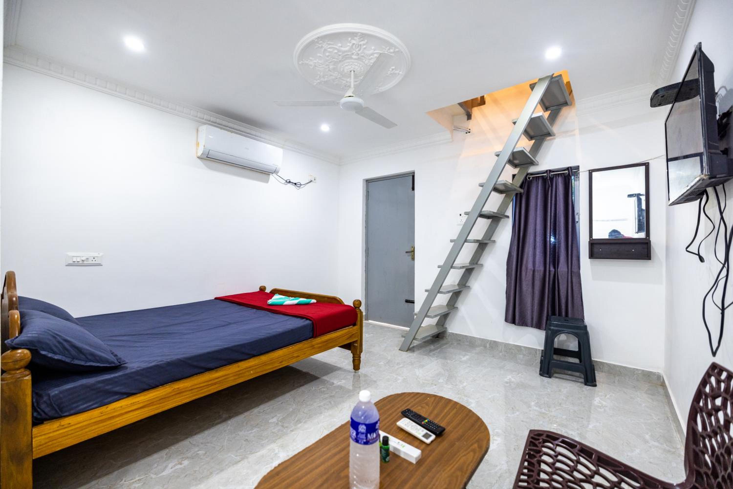 Sri Sai Holiday Inn