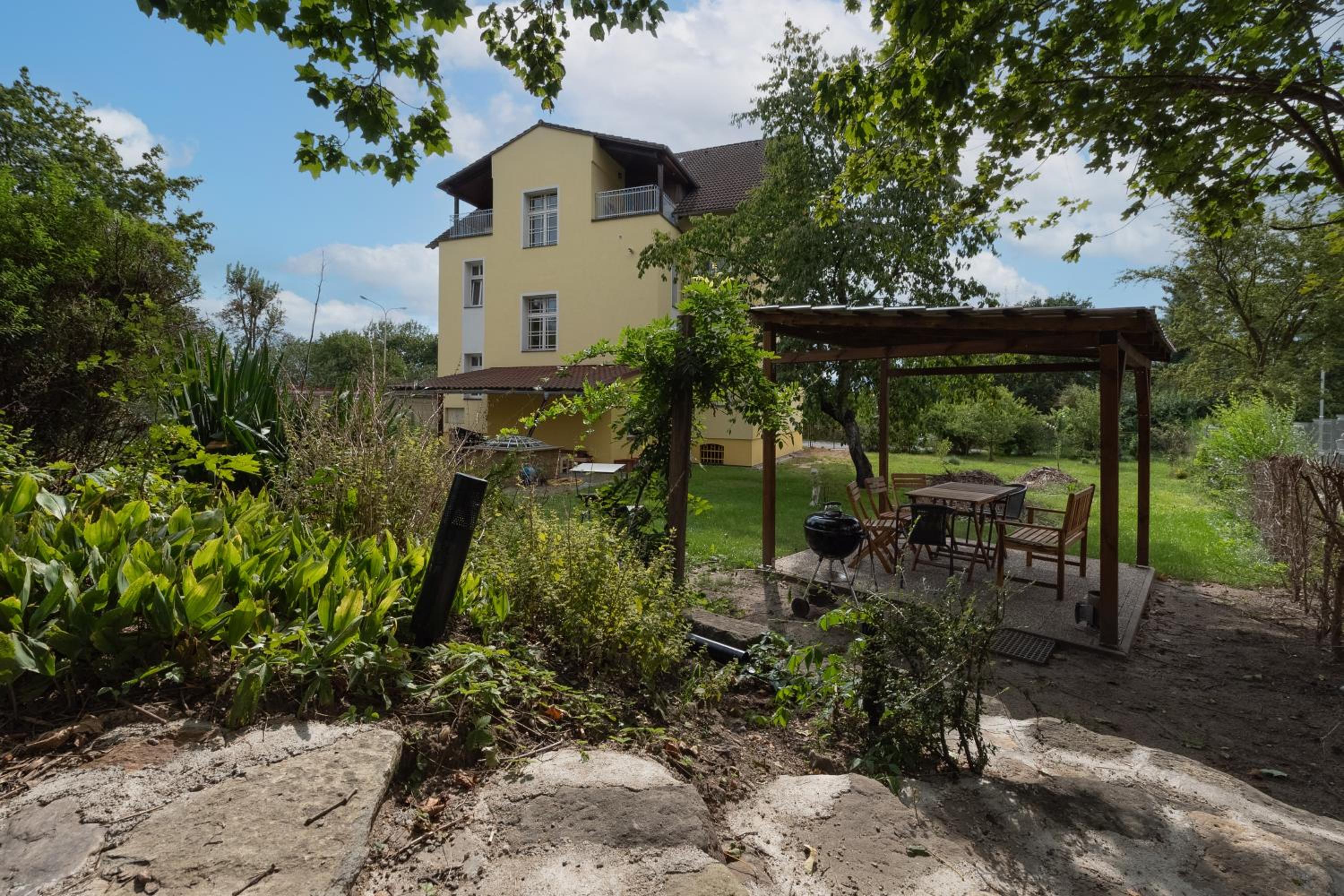 VILA GALA ubytování apartmány v secesní vile soukromé PARKOVÁNÍ u domu ZDARMA view 3