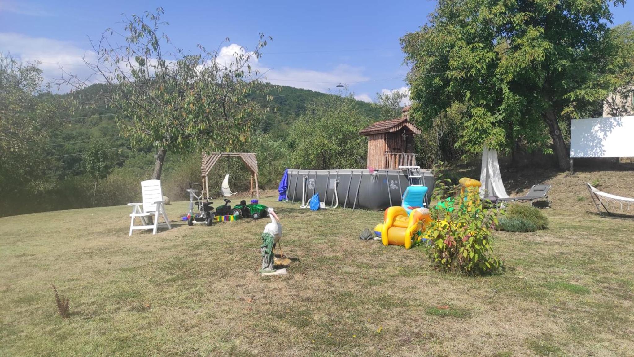 Dušanovac Panorama House - veliko dvoriste, 2 rostilja, pogled na Rasku