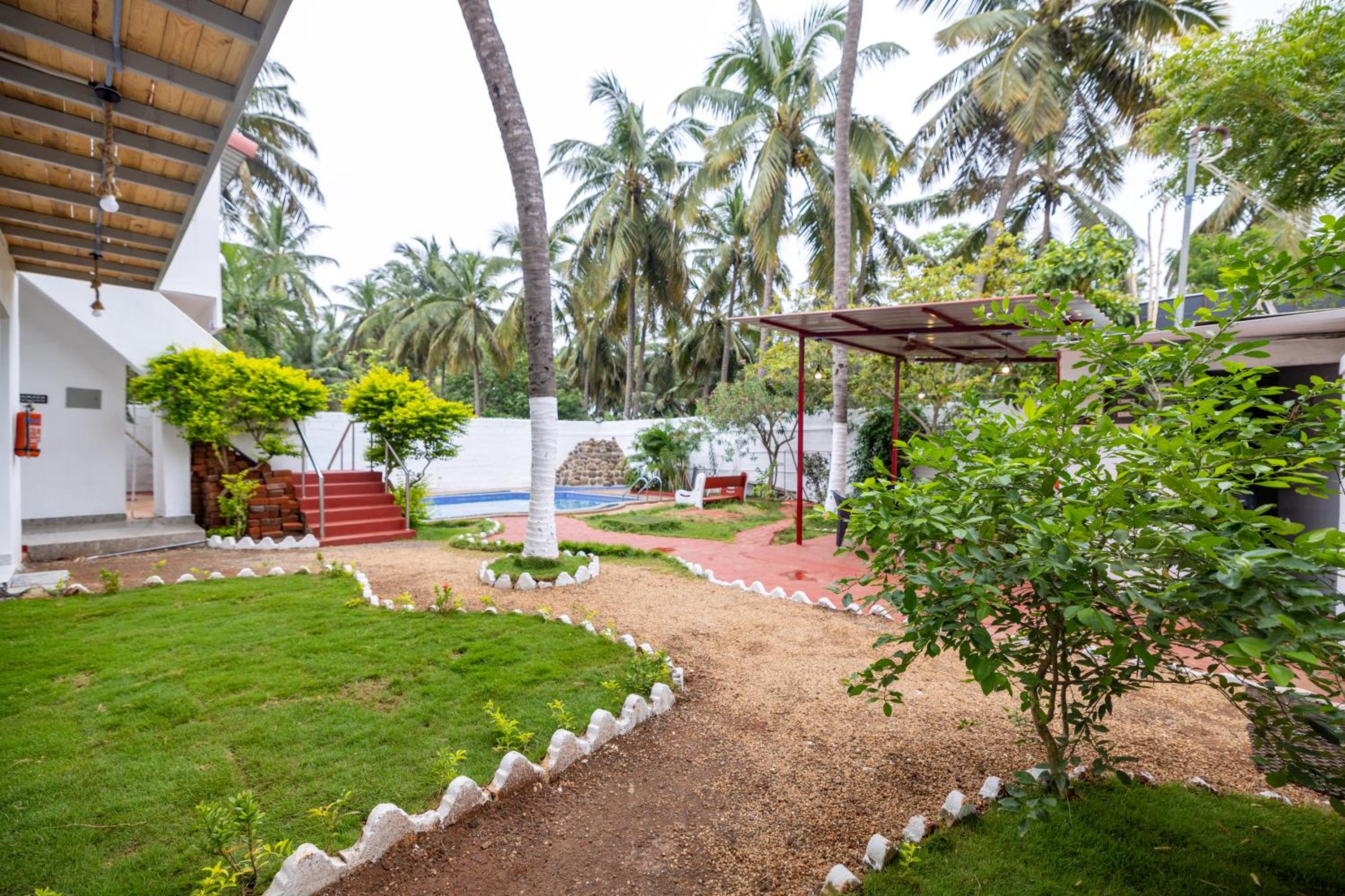 Sri Sai Holiday Inn