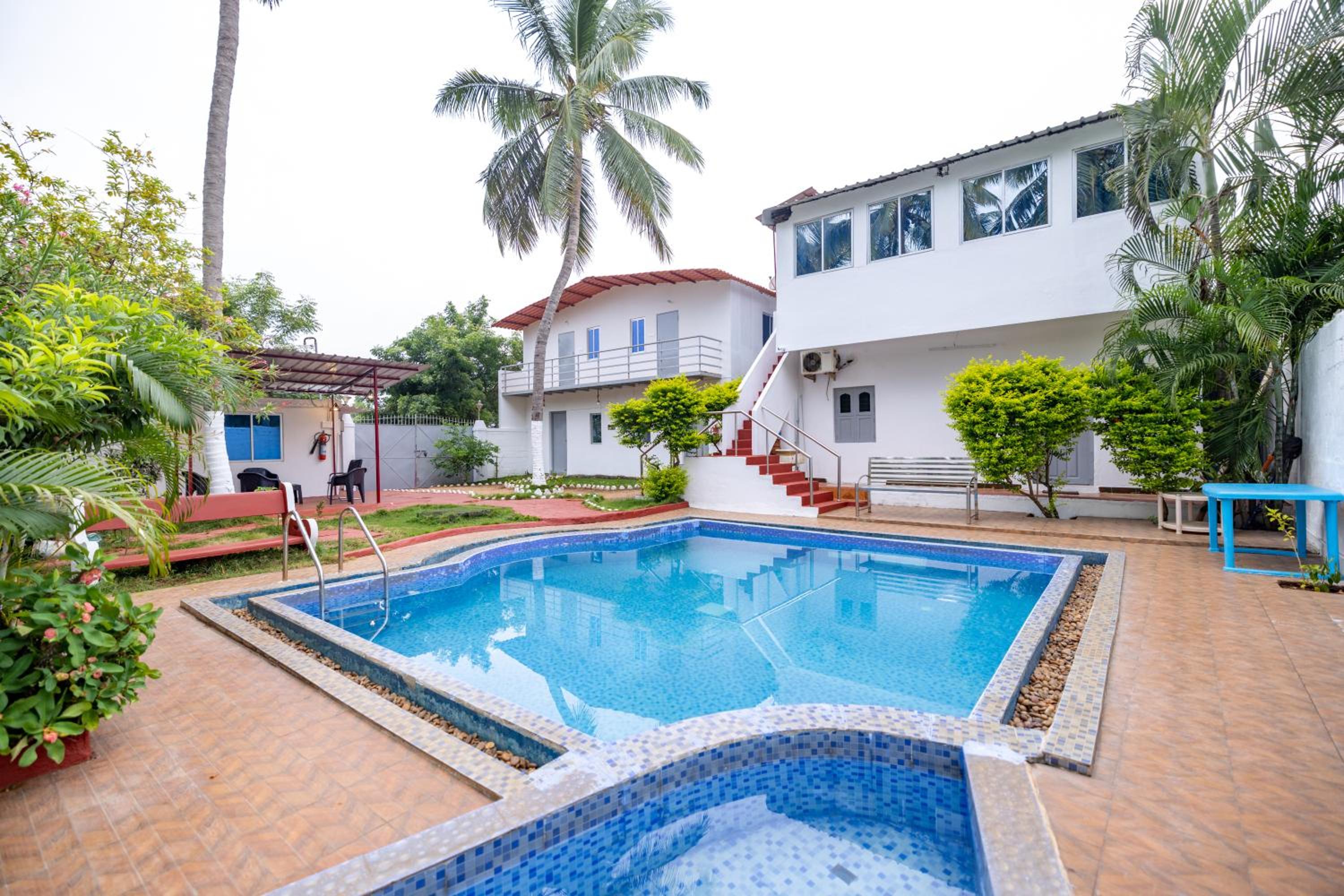 Sri Sai Holiday Inn