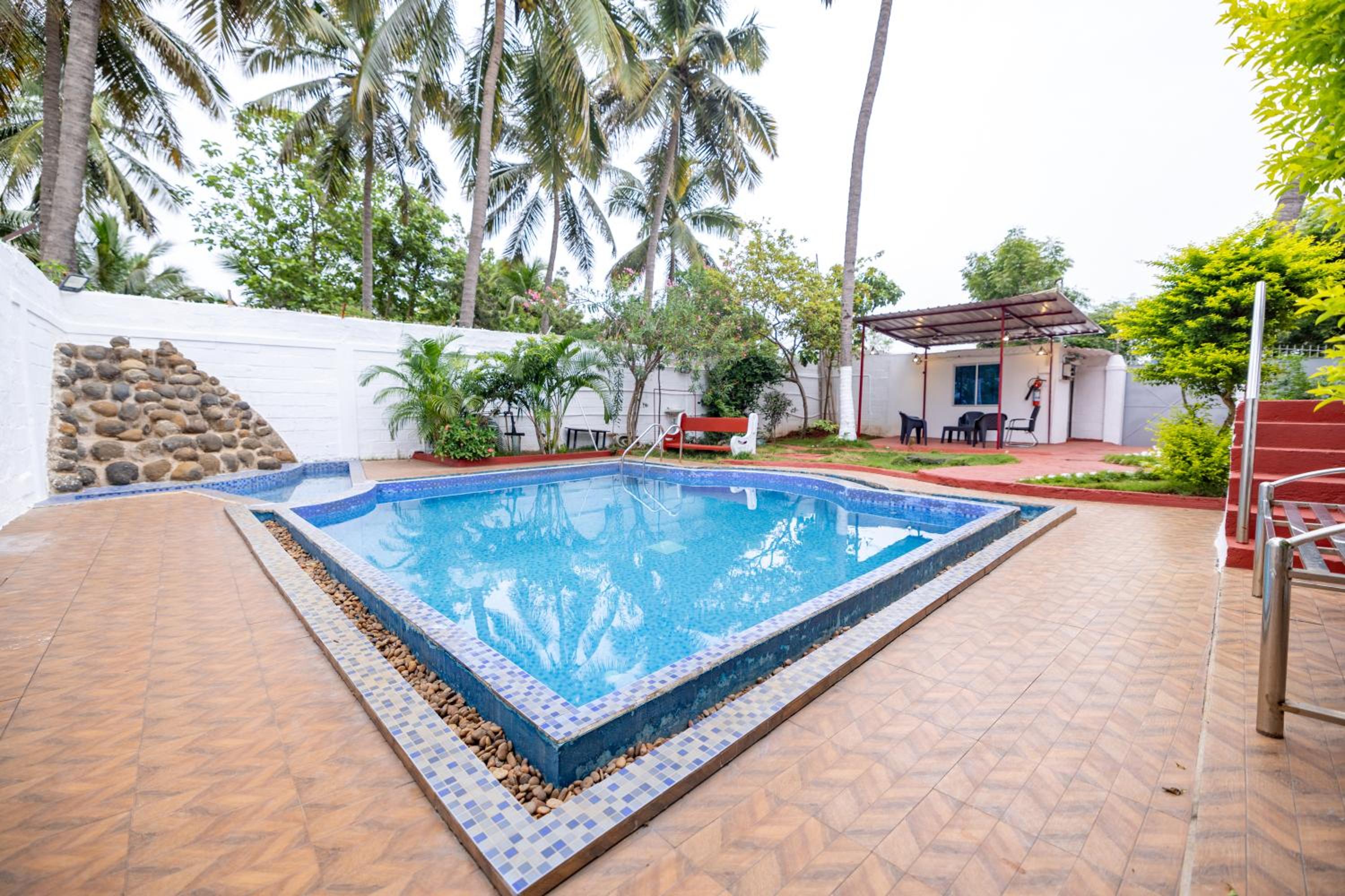 Sri Sai Holiday Inn