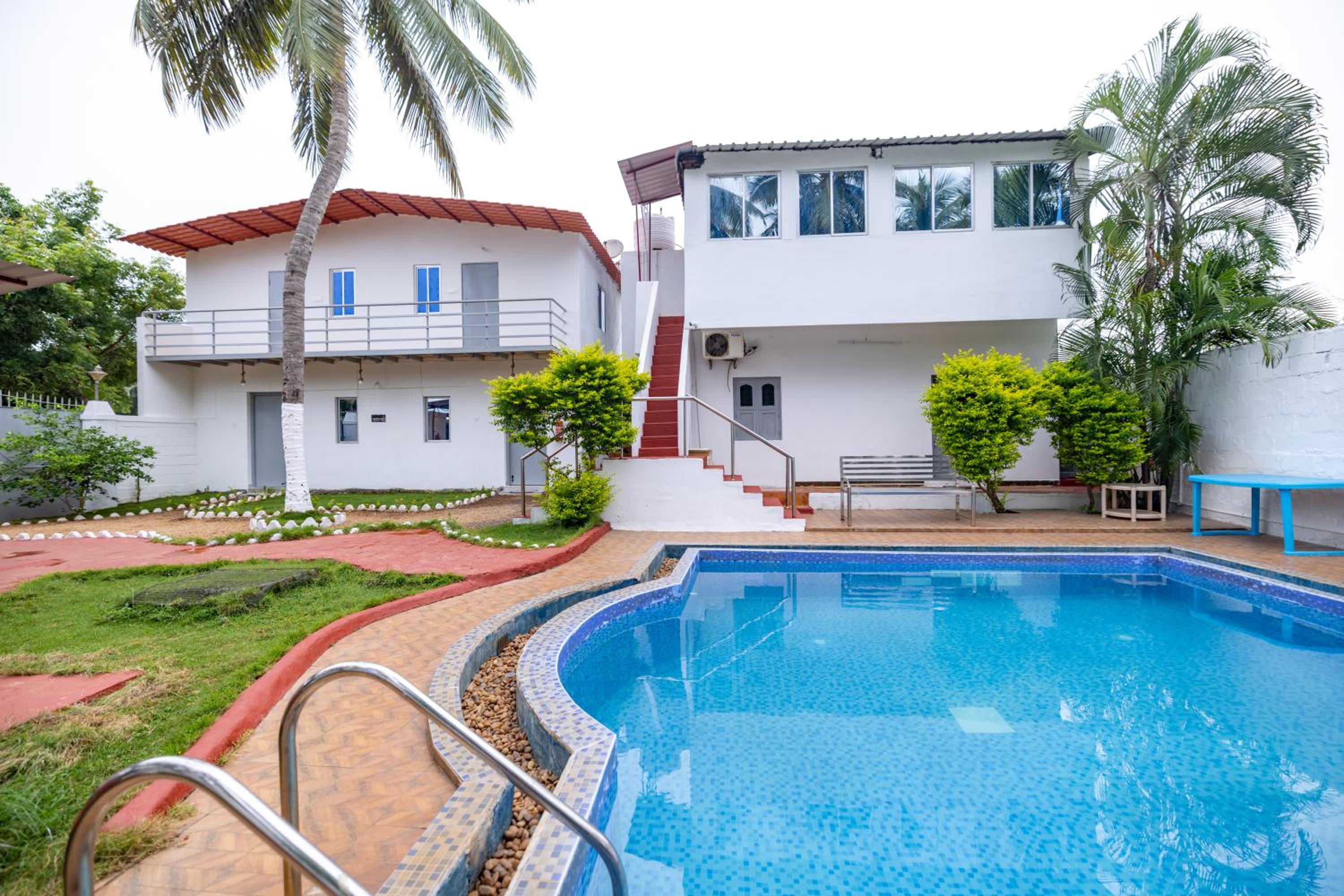 Sri Sai Holiday Inn