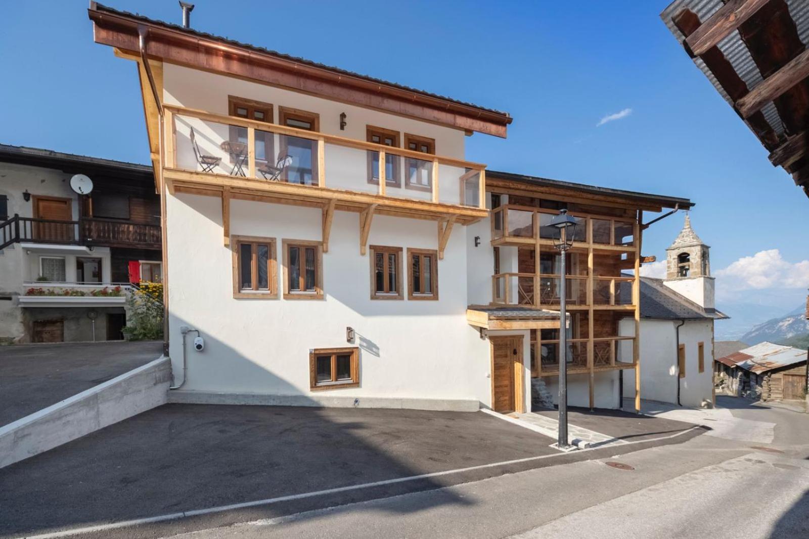 Pilanous House - Penthouse suite - Swiss Alps