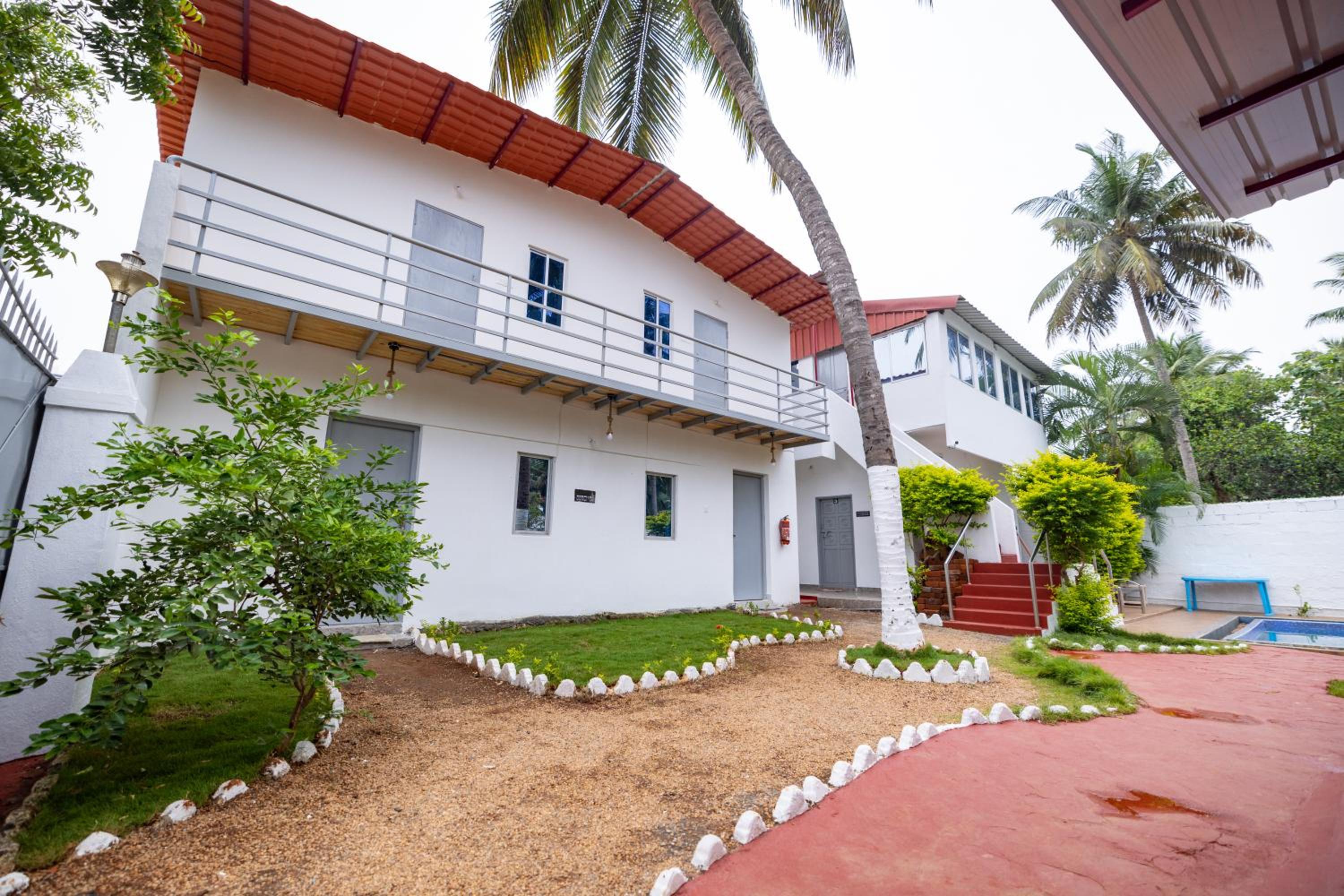 Sri Sai Holiday Inn