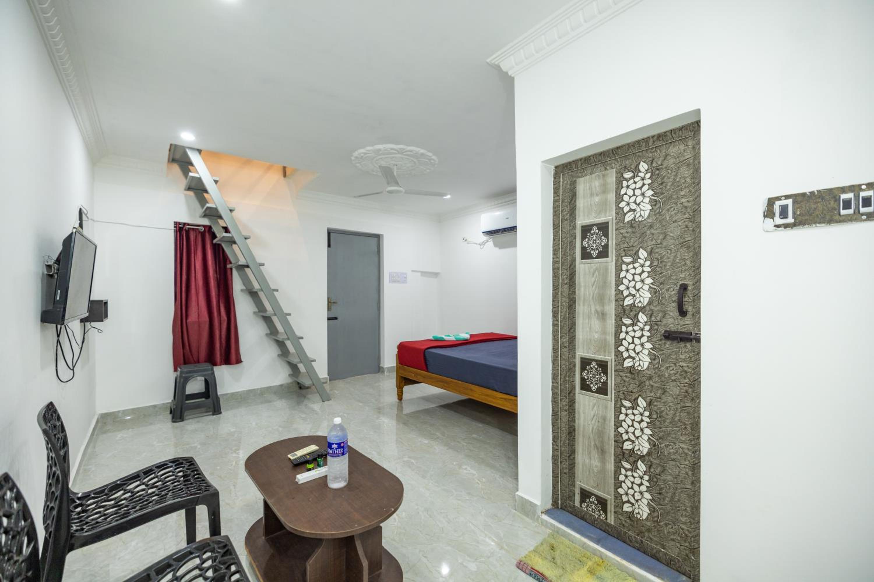 Sri Sai Holiday Inn