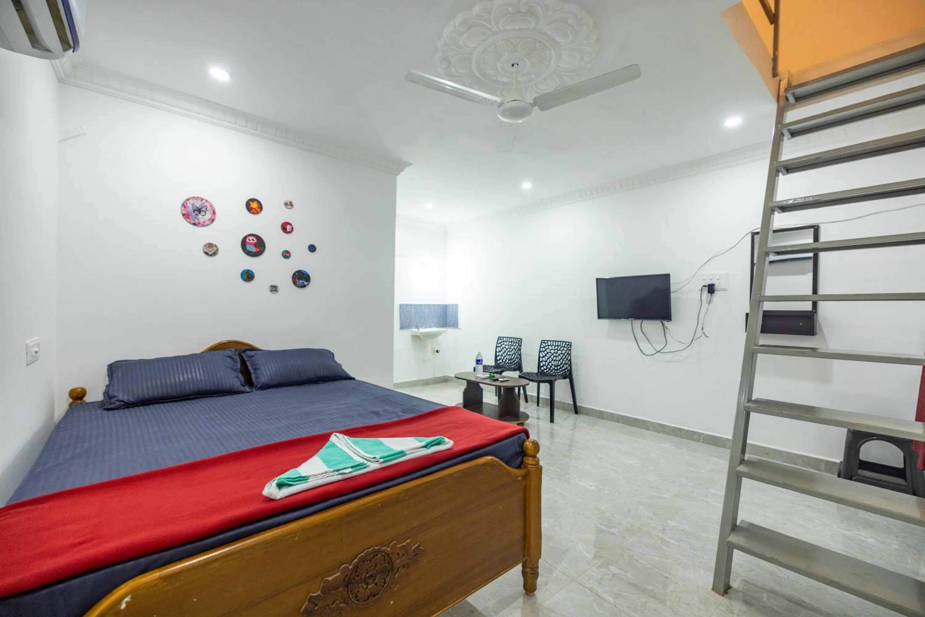 Sri Sai Holiday Inn