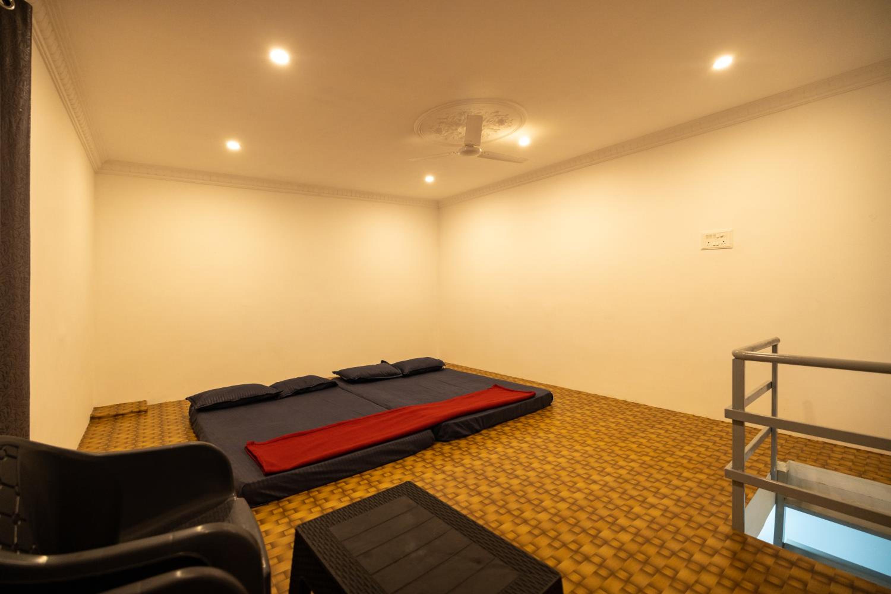 Sri Sai Holiday Inn
