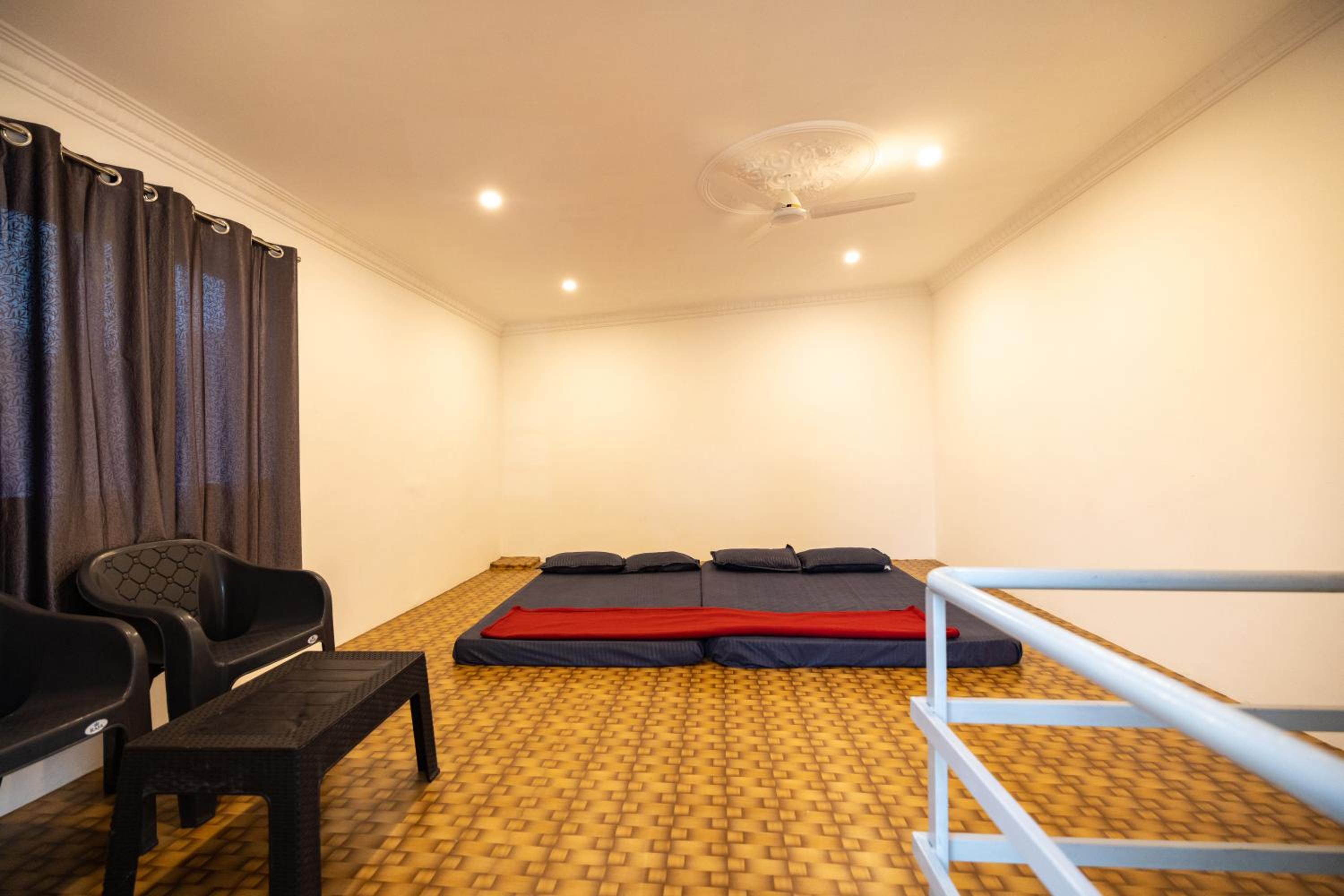 Sri Sai Holiday Inn