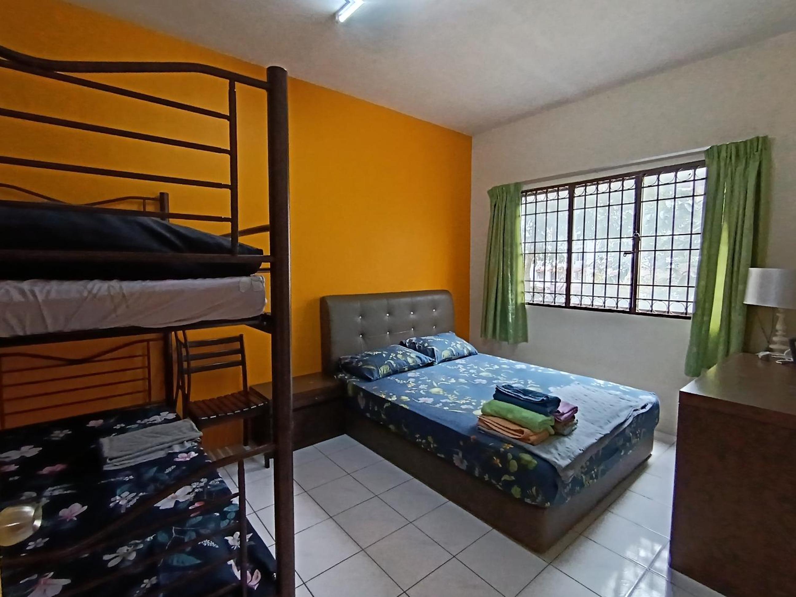 Nicely furnished with pool at Serdang Raya photo 3