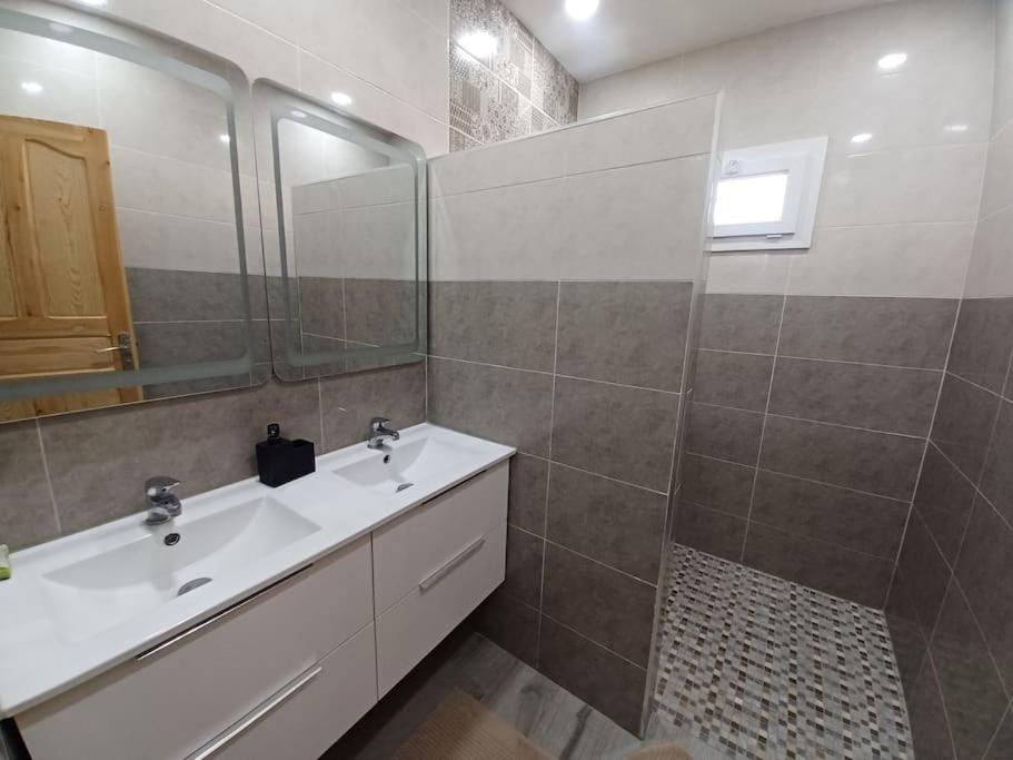 Maison familiale avec piscine privée sans vis à vis