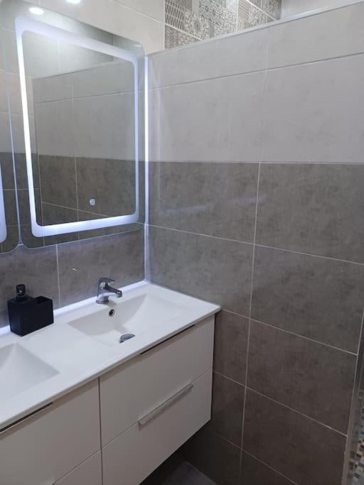 Maison familiale avec piscine privée sans vis à vis