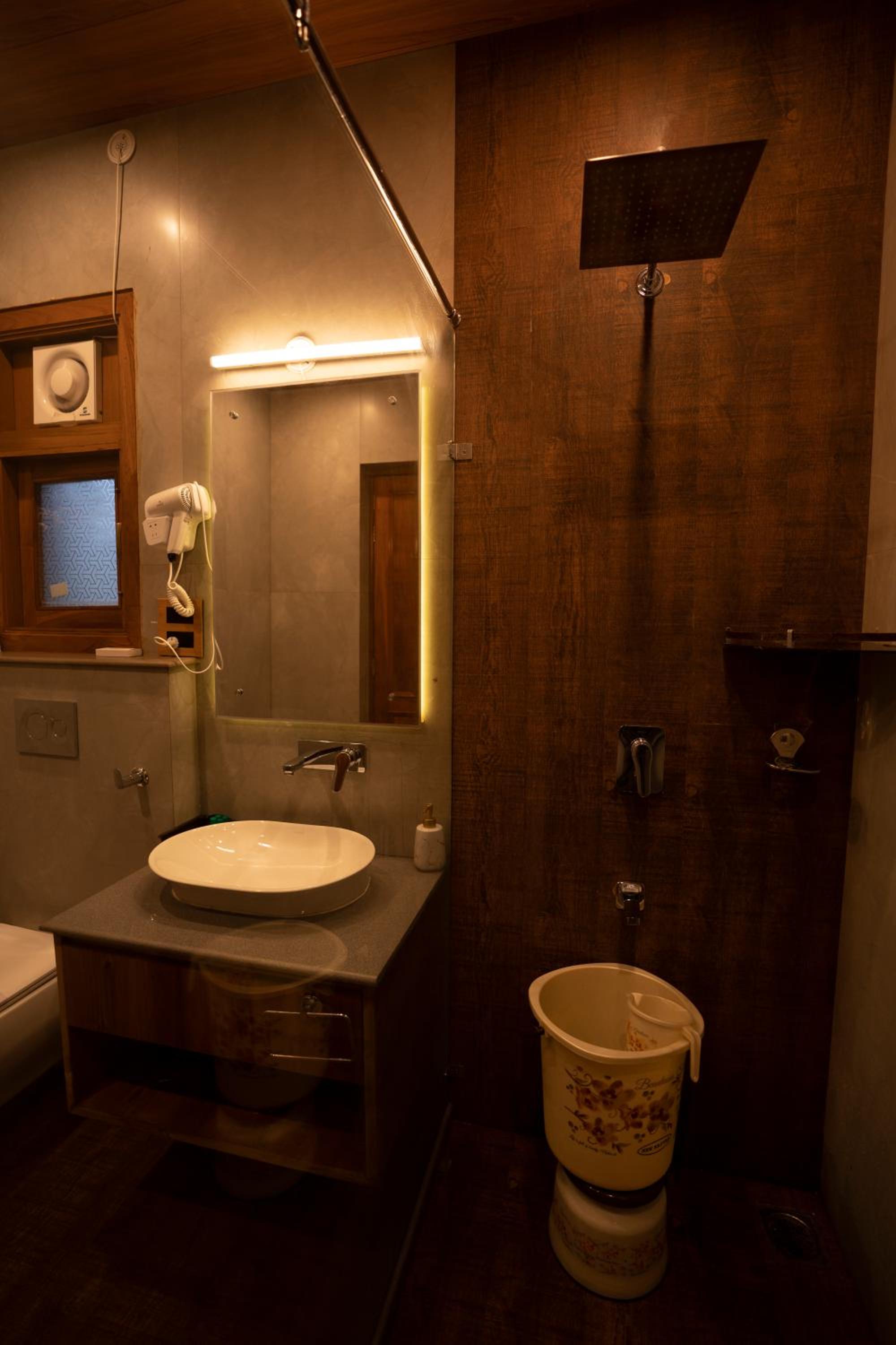 Neelesh Inn - Luxury Lake View Resort with Swimming Pool on Bhimtal Lake