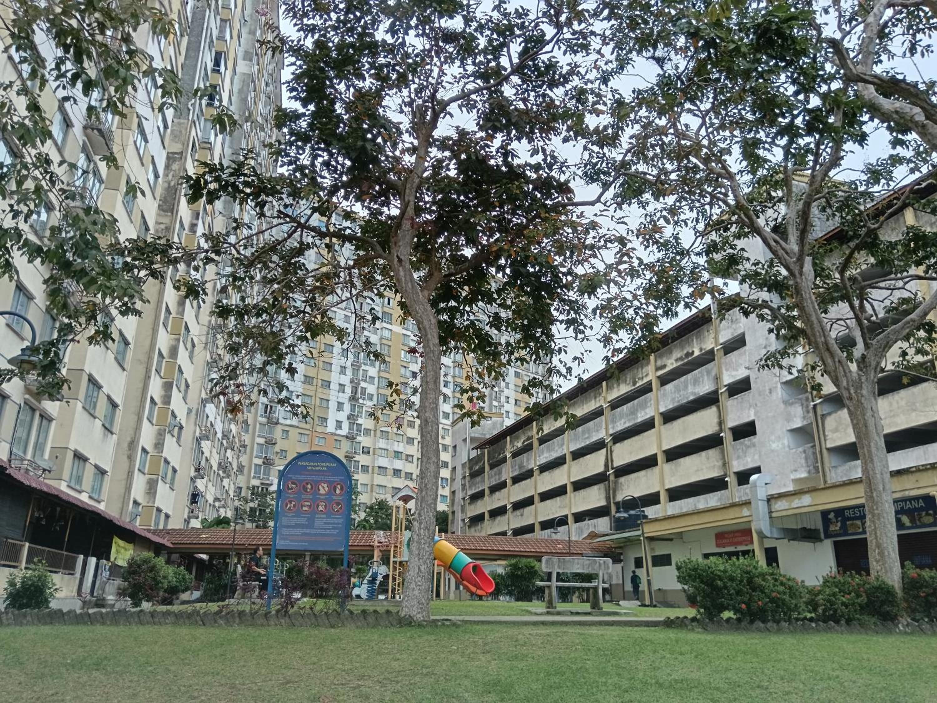 Nicely furnished with pool at Serdang Raya photo 2