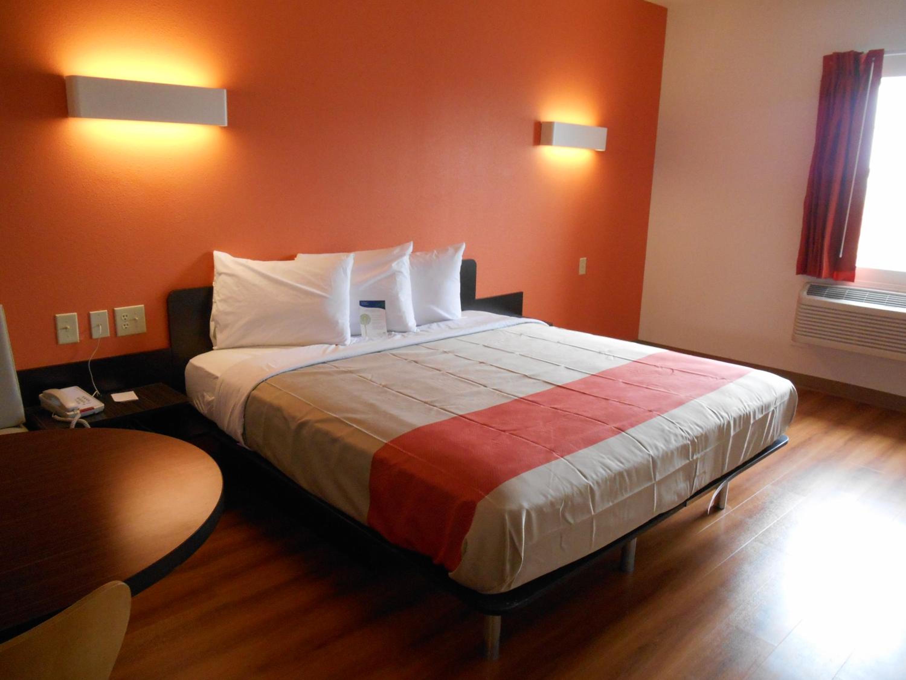 Motel 6-Jourdanton, TX