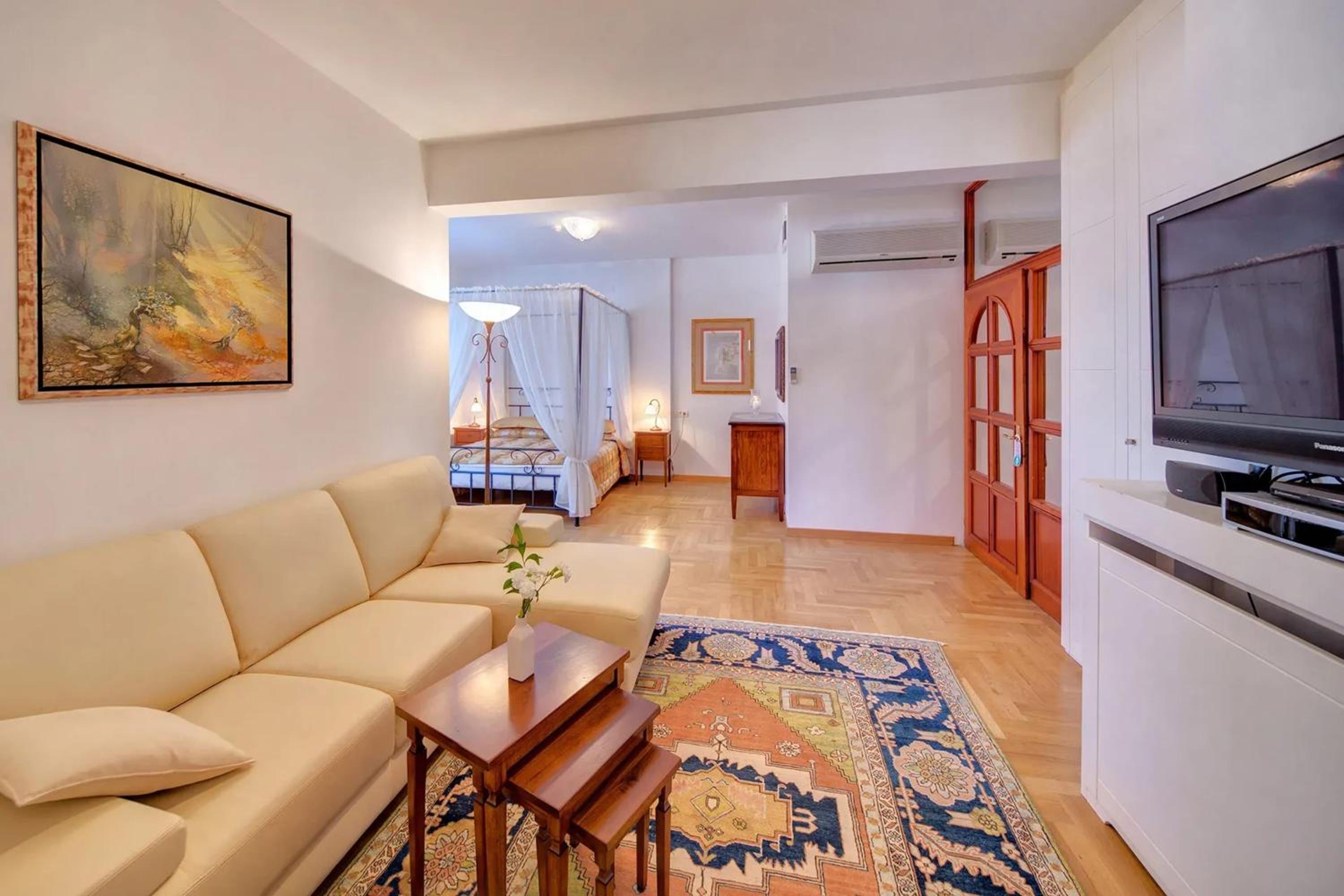 Villa with Jacuzzi on the Pula Riviera
