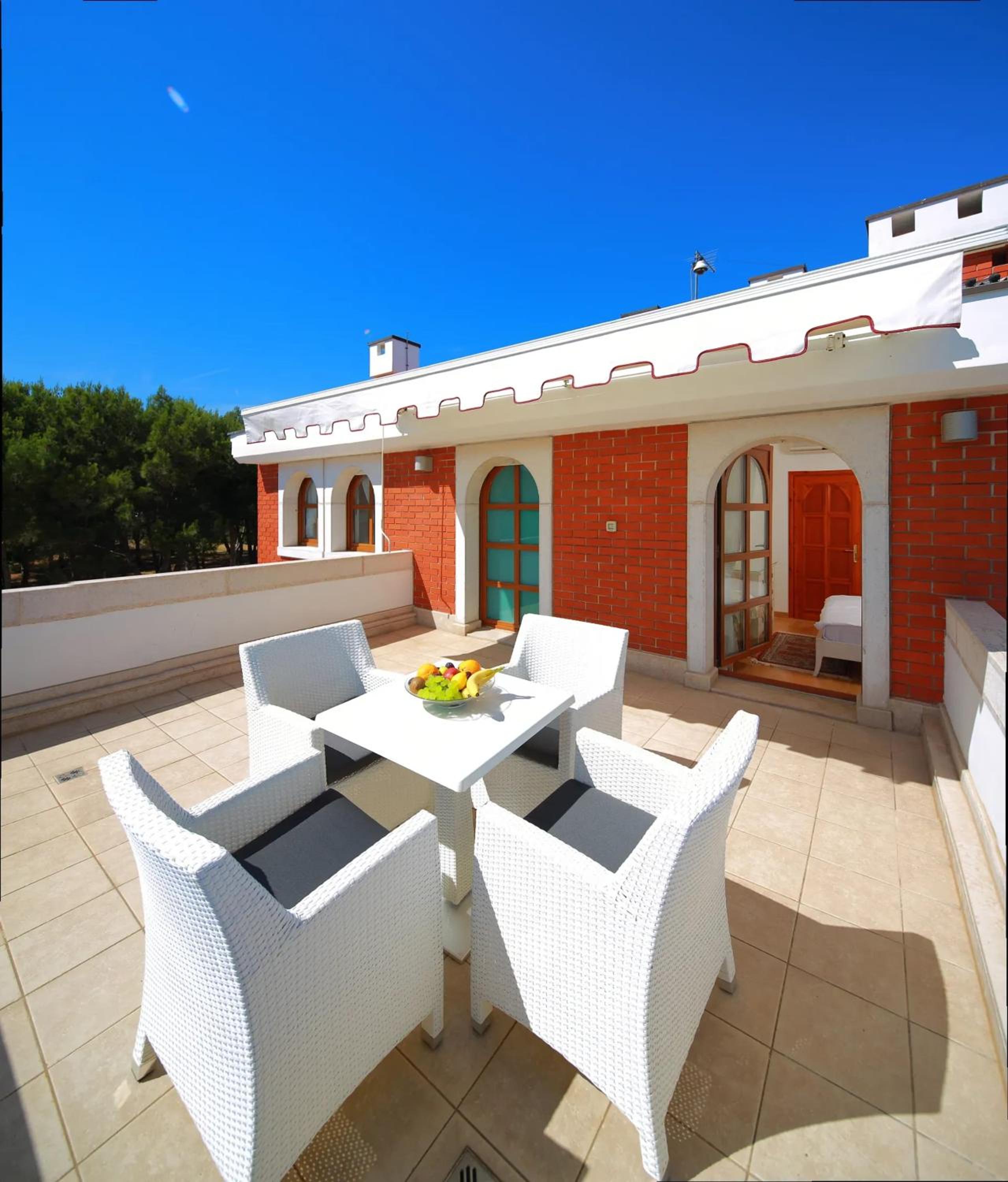 Villa with Jacuzzi on the Pula Riviera