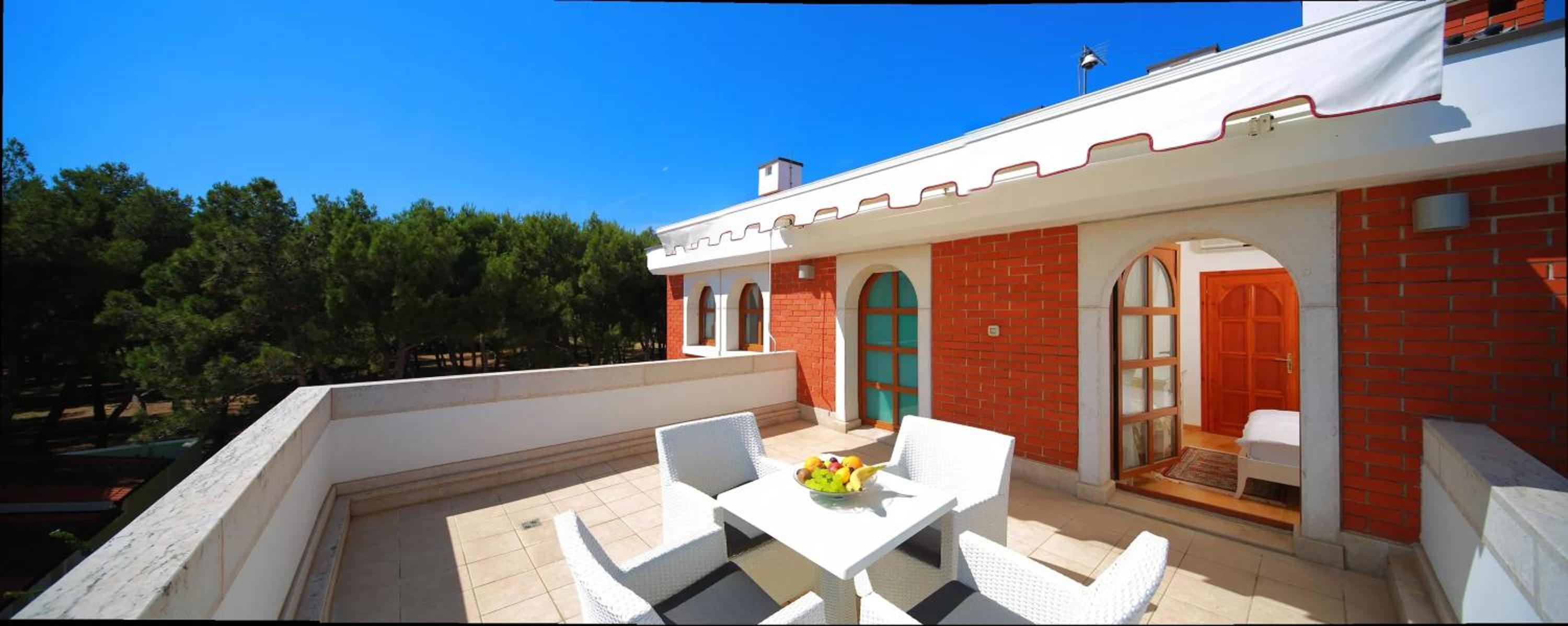 Villa with Jacuzzi on the Pula Riviera