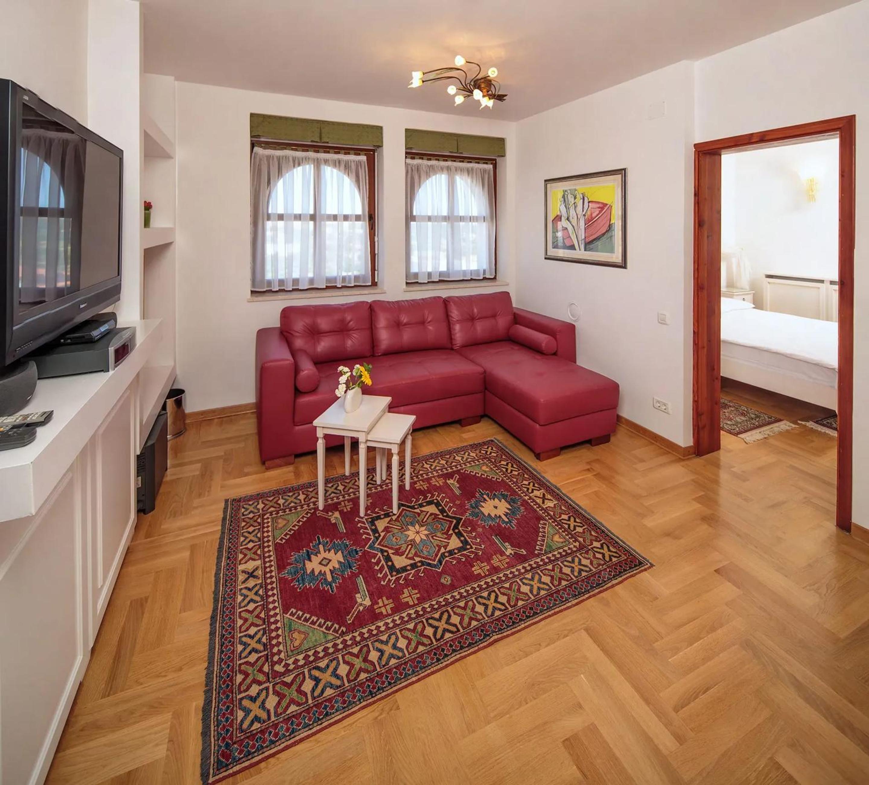 Villa with Jacuzzi on the Pula Riviera