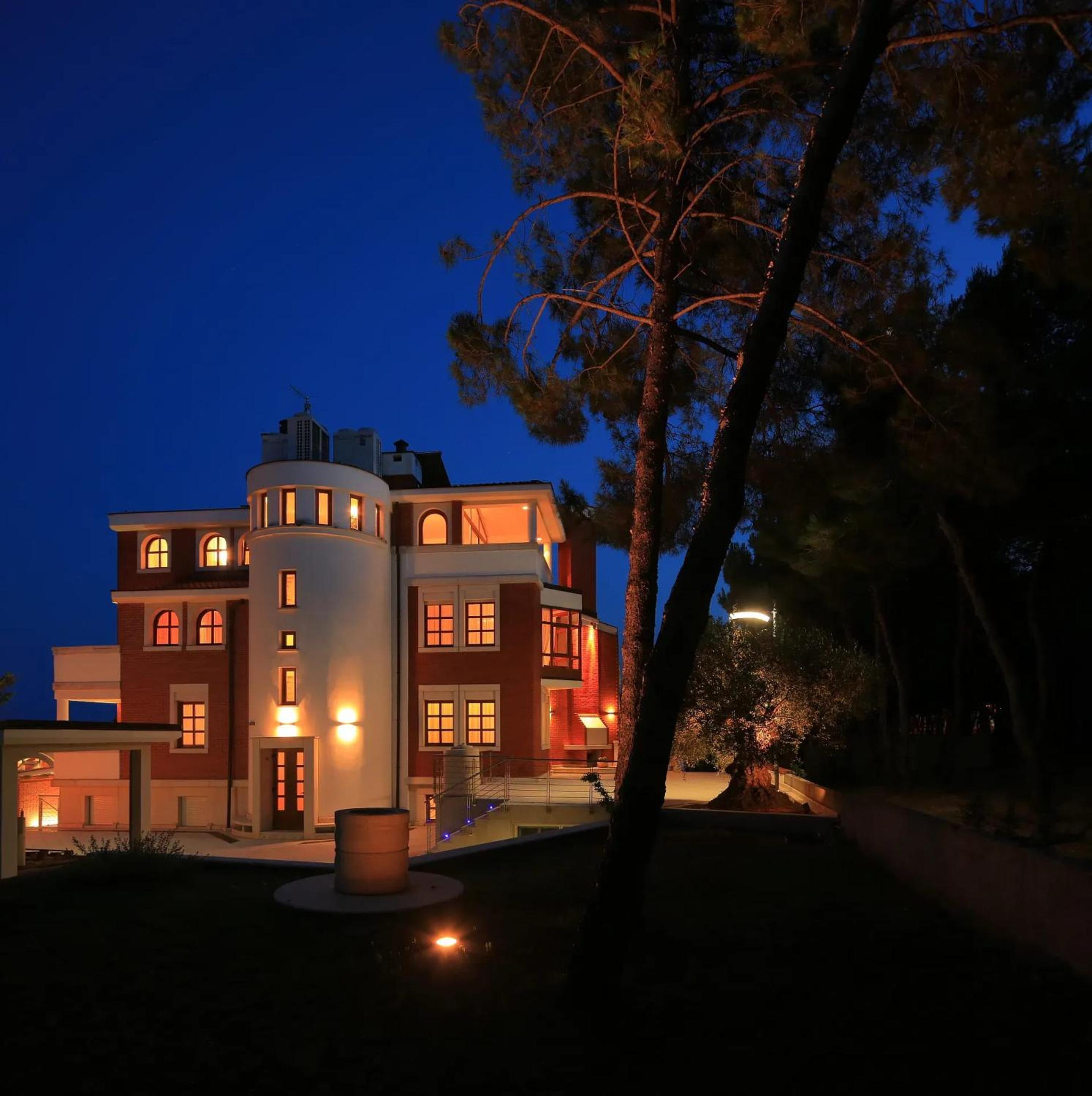 Villa with Jacuzzi on the Pula Riviera