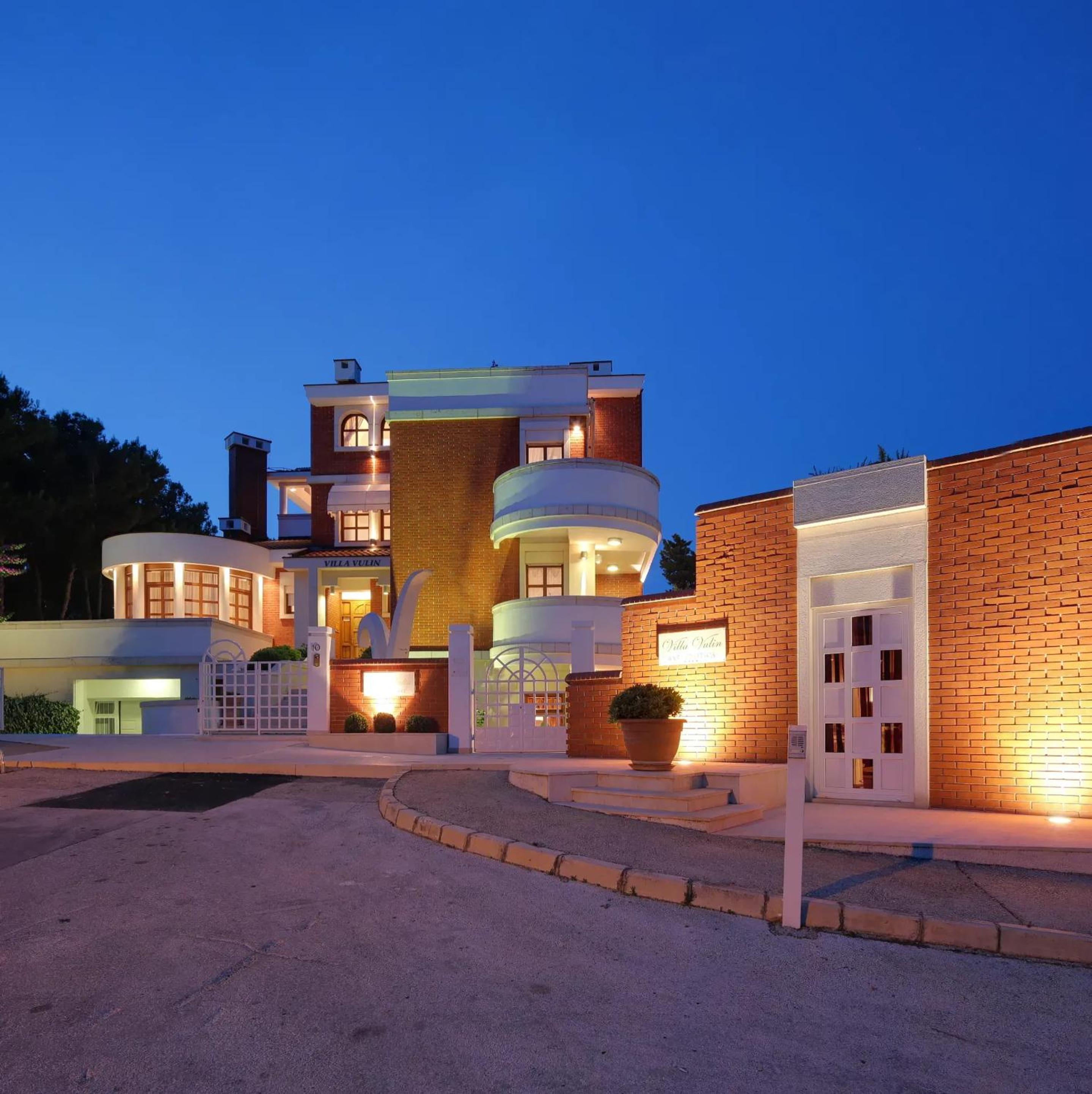 Villa with Jacuzzi on the Pula Riviera
