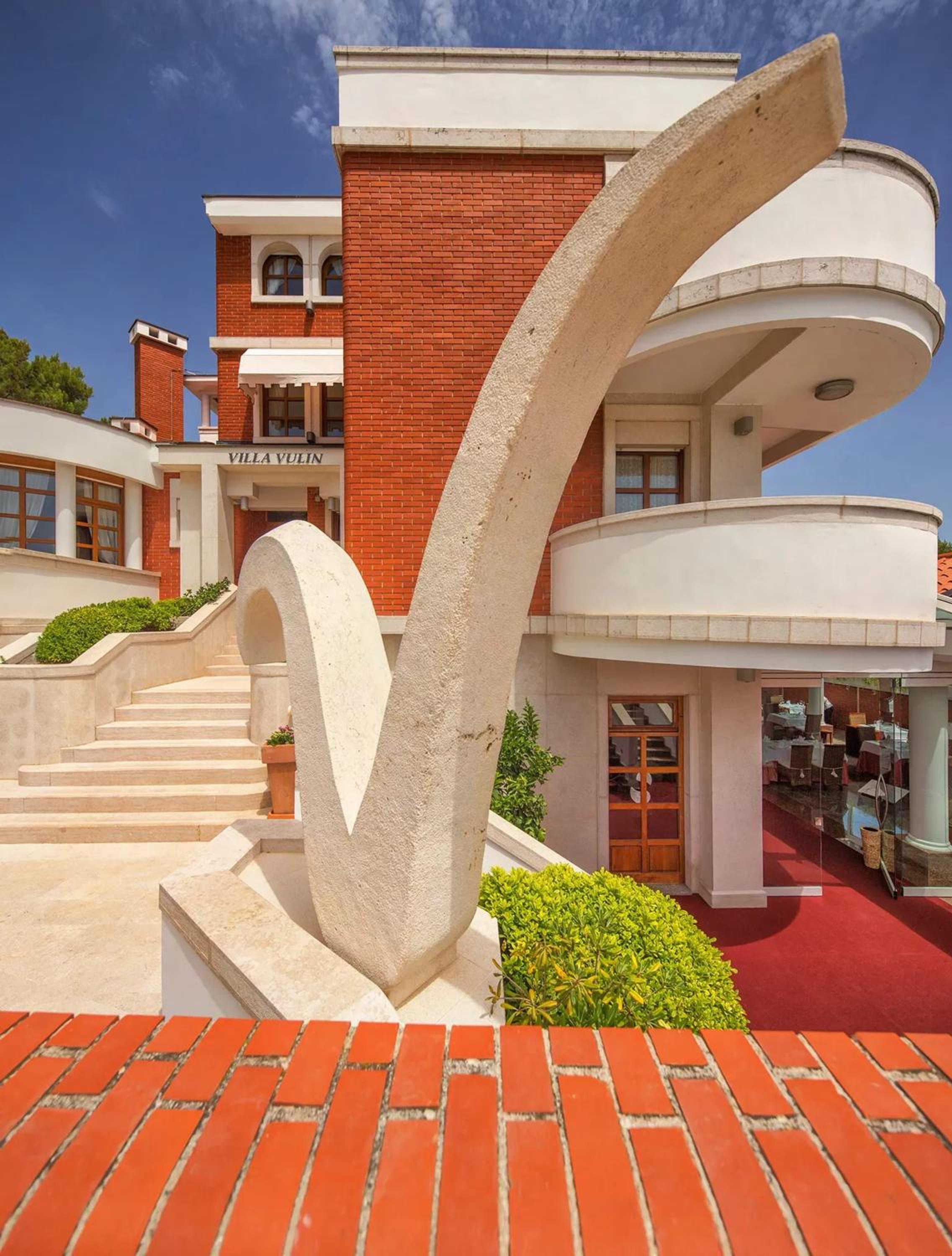 Villa with Jacuzzi on the Pula Riviera