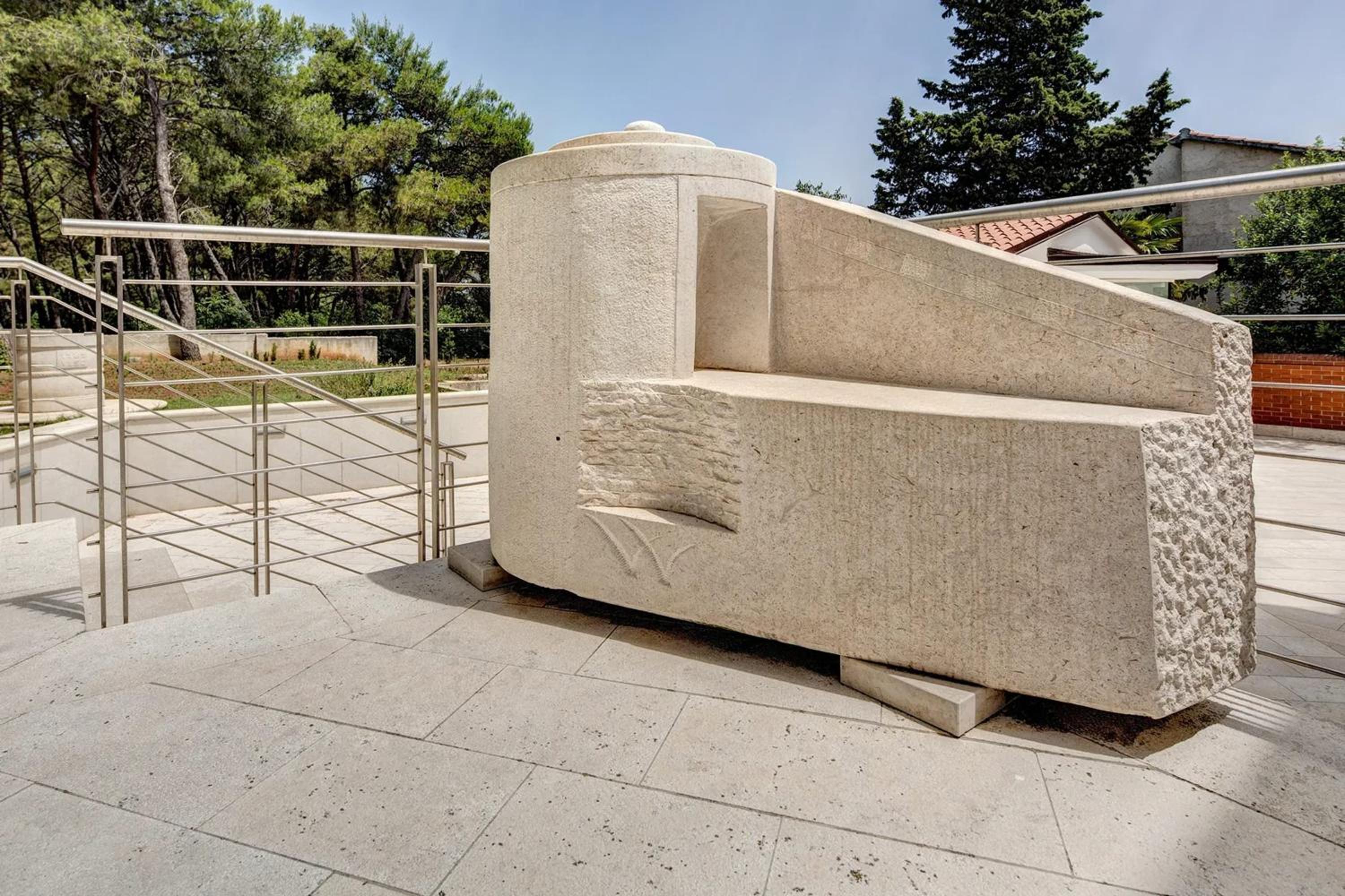 Villa with Jacuzzi on the Pula Riviera