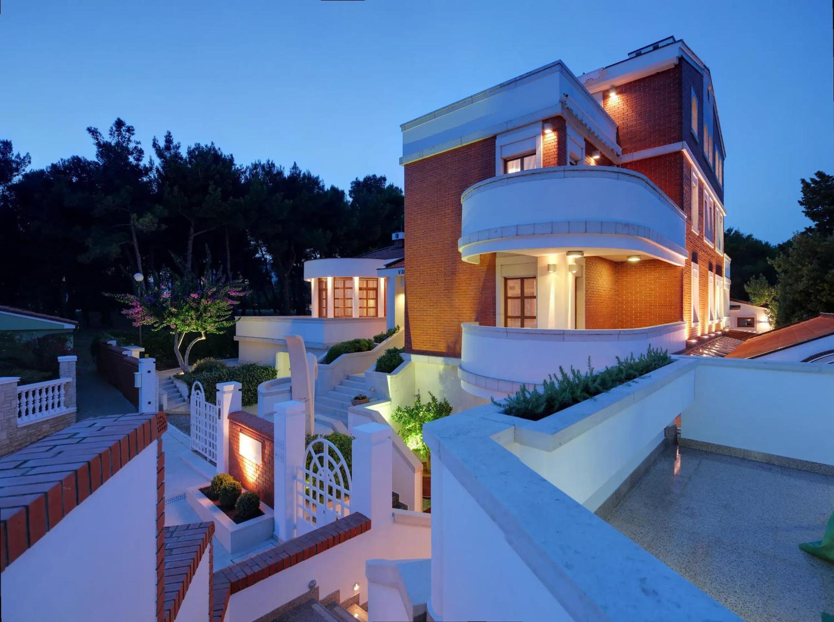 Villa with Jacuzzi on the Pula Riviera