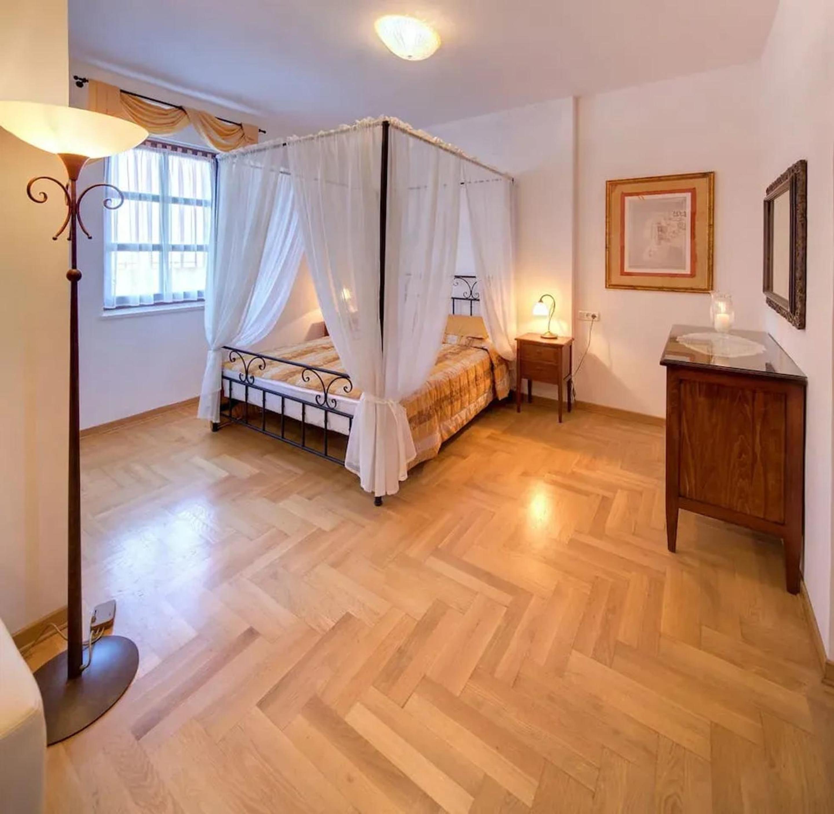 Villa with Jacuzzi on the Pula Riviera