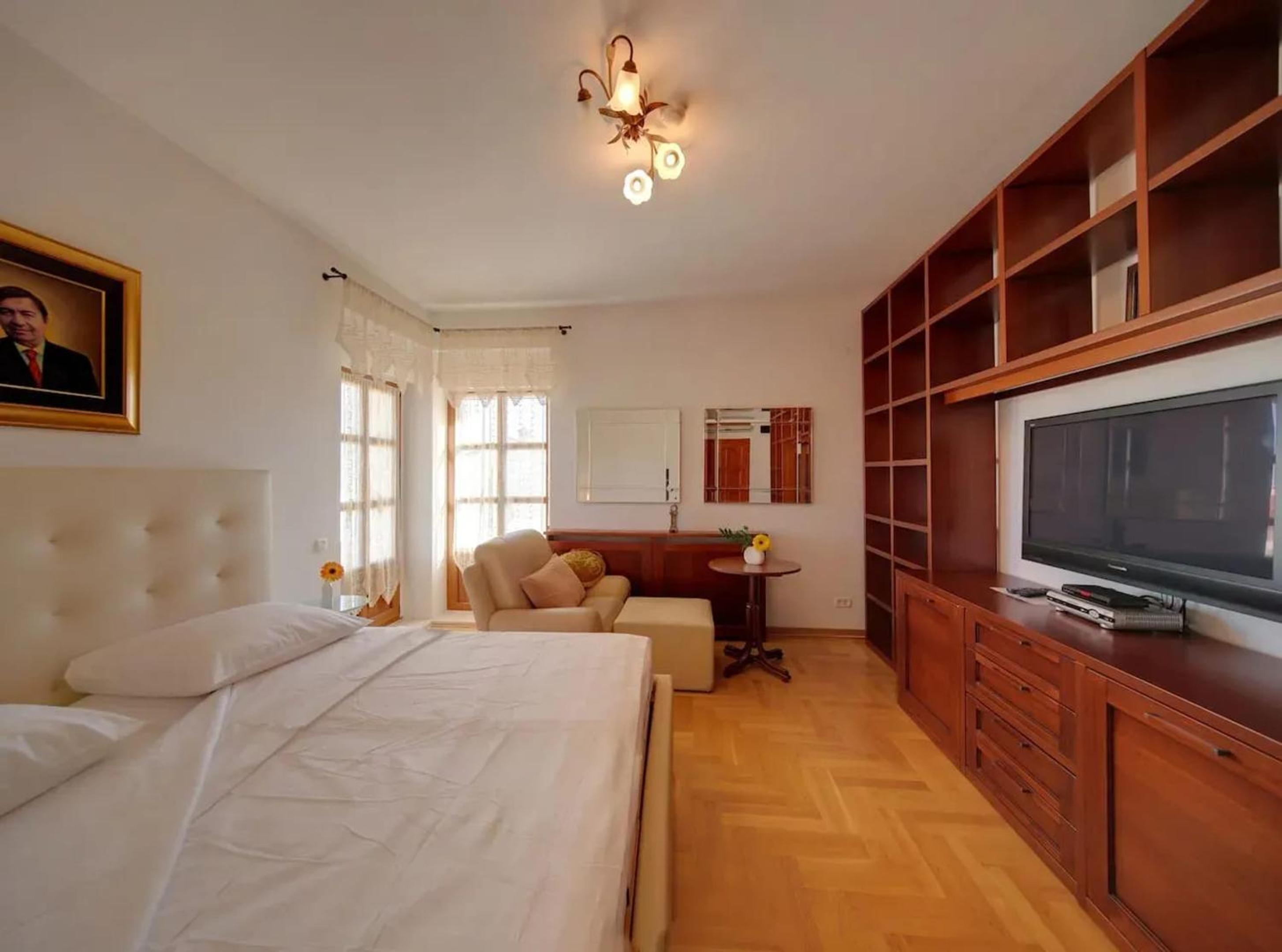 Villa with Jacuzzi on the Pula Riviera